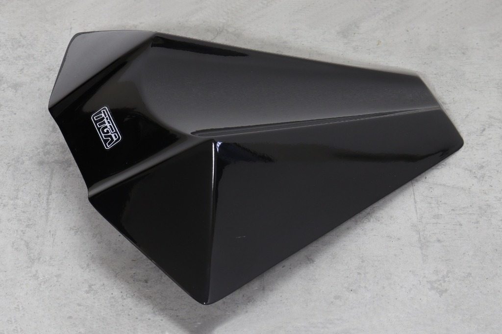 TYGA PERFORMANCE タイガパフォーマンス リアシートカバー GRP Painted ブラック KTM RC125/200/390 (2022-2024) RC390 RC200 RC125 シングルシートカウル シート関連 外装