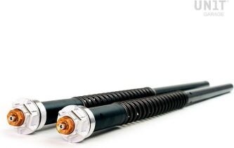 ■詳細説明Article Number：105-G06ECartridge kit for OEM fork with hydraulic adjustments， developedandequipped with a sophisticated hydraulic system whichguaranteesexceptional performance in cornering and braking. Pistonswithexpanded oil passages.Adjustable in compression and rebound. The cartridge kitcomescomplete with springs.Caution!!!The proper installation of this product is important for yoursafetyand requires the intervention of a technical expert.In order to offer you the best we constantly improve ourproductdetails. The images may refer to a previous version.■注意点※取扱説明書が付属する場合は、外国語となります。※輸入商材の為、納期が遅れる場合がございます。あらかじめご了承ください。※メーカー都合により商品の仕様変更がある場合がございます。ご了承ください。　※画像はイメージです。