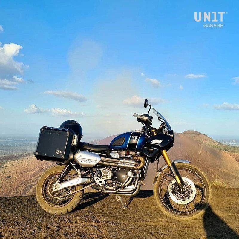 UNIT GARAGE ��˥åȥ��졼�� Unit Garage Kit Dual-Scrambler Triumph 1200XC & XE�� Gloss Black | 3102-Gloss-Black ����֥С�������ǥ�С������������С� ����