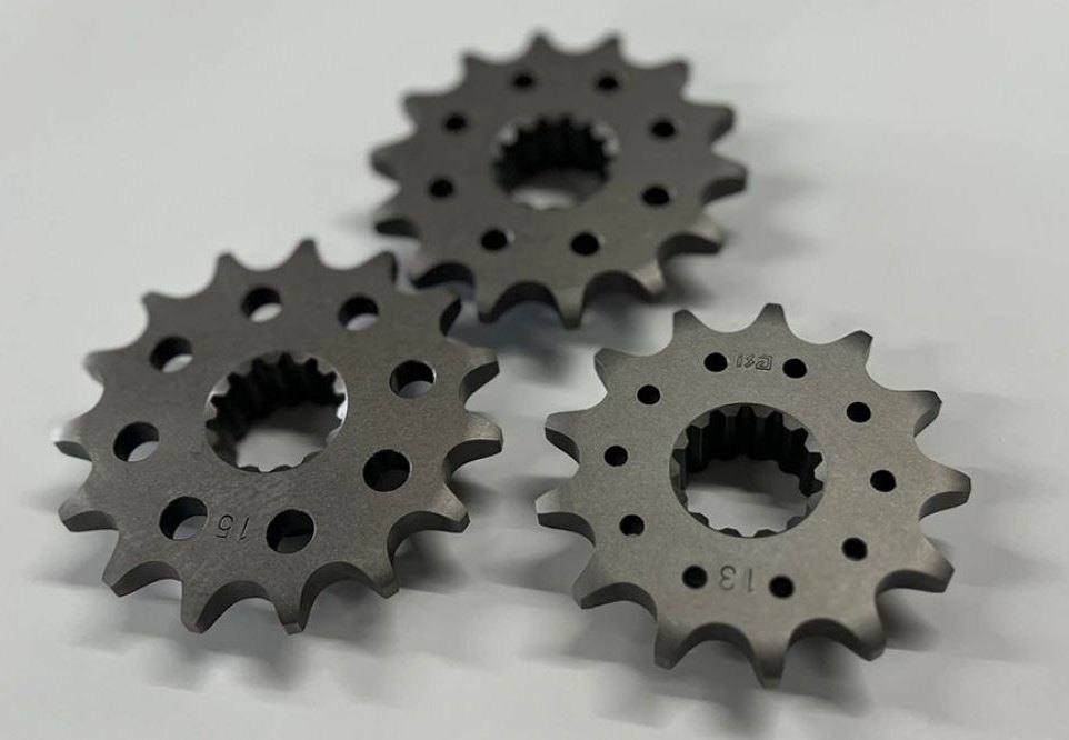 ISA アイエスエー フロントスプロケット 【ドライブスプロケット】 SCM調質材(クロモリ) DesertX DUCATI ドゥカティ ドライブスプロケット・フロントスプロケット 駆動系 丁数：14T