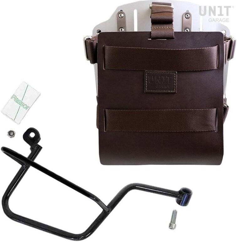■詳細説明Article Number：U085-U000-2213DXCarrying system in aluminum with adjustable leather front，QuickRelease System and Right frame.Carrying system in aluminum complete with adjustable leatherfront.It quickly attaches to our bag holder frames with the quickreleasesystem cod.U000 already included and mounted on the back oftheplate ， which is equipped with a lock for locking on theframeitself. The plate creates a flat mounting surface on the sideofthe bike， this will allow the transport of unattached bags orotherobjects， such as sleeping bags， jackets etc. The front flap，withattention to the smallest details with 3 mm leather finishes，canbe adjusted using the supplied sliders and can be removedveryquickly from the plate.Right Frame made of steel treated with a matt black epoxy.It is mounted on the right side of the bike. Specially designedtointegrate seamlessly with the rest of the bike. Ready to hostourquick release system， beautiful and minimal even when the bagisnot mounted. It comes complete with screws and can bemountedeasily on the bike in the original configuration， with orwithoutpassenger frame. All accessories are compatible with eachotherexcept when specified otherwise. It can be used comfortablywiththe passenger on board.NB： Compatible with： Moto Guzzi V7height 25 cm， extendable in height up to 50 cm， width 25cmextendable up to 40 cm. depth 5 cm - 25 cm.10L - 20L1，9kgTo offer you the best we are constantly improving our productsindetail. The images may refer to a previous version.■注意点※取扱説明書が付属する場合は、外国語となります。※輸入商材の為、納期が遅れる場合がございます。あらかじめご了承ください。※メーカー都合により商品の仕様変更がある場合がございます。ご了承ください。　※画像はイメージです。