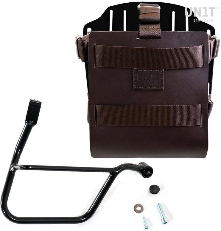 ■詳細説明Article Number：U085-U000-1013DXCarrying system in aluminum with adjustable leather front，QuickRelease System and Right frame.Carrying system in aluminum complete with adjustable leatherfront.It quickly attaches to our bag holder frames with the quickreleasesystem cod.U000 already included and mounted on the back oftheplate ， which is equipped with a lock for locking on theframeitself. The plate creates a flat mounting surface on the sideofthe bike， this will allow the transport of unattached bags orotherobjects， such as sleeping bags， jackets etc. The front flap，withattention to the smallest details with 3 mm leather finishes，canbe adjusted using the supplied sliders and can be removedveryquickly from the plate.Right Frame made of steel treated with a matt black epoxy.It is mounted on the right side of the bike. Specially designedtointegrate seamlessly with the rest of the bike. Ready to hostourquick release system， beautiful and minimal even when the bagisnot mounted. It comes complete with screws and can bemountedeasily on the bike in the original configuration， with orwithoutpassenger frame. All accessories are compatible with eachotherexcept when specified otherwise. It can be used comfortablywiththe passenger on board.NB： Compatible with： Street Twin 900， Street Cup 900，StreetScrambler 900 (2016 until now).height 25 cm， extendable in height up to 50 cm， width 25cmextendable up to 40 cm. depth 5 cm - 25 cm.10L - 20L1，9kgTo offer you the best we are constantly improving our productsindetail. The images may refer to a previous version.■注意点※取扱説明書が付属する場合は、外国語となります。※輸入商材の為、納期が遅れる場合がございます。あらかじめご了承ください。※メーカー都合により商品の仕様変更がある場合がございます。ご了承ください。　※画像はイメージです。