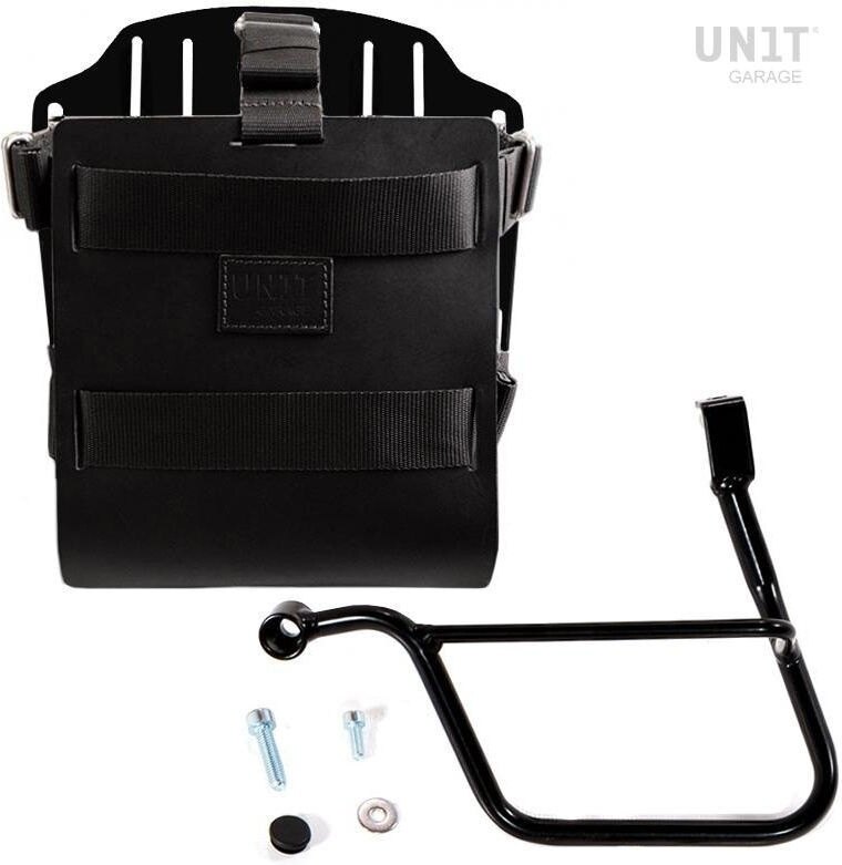 ■詳細説明Article Number：U085-U000-1013SXCarrying system in aluminum with adjustable leather front，QuickRelease System and Left frame.Carrying system in aluminum complete with adjustable leatherfront.It quickly attaches to our bag holder frames with the quickreleasesystem cod.U000 already included and mounted on the back oftheplate ， which is equipped with a lock for locking on theframeitself. The plate creates a flat mounting surface on the sideofthe bike， this will allow the transport of unattached bags orotherobjects， such as sleeping bags， jackets etc. The front flap，withattention to the smallest details with 3 mm leather finishes，canbe adjusted using the supplied sliders and can be removedveryquickly from the plate.Left Frame made of steel treated with a matt black epoxy.It is mounted on the left side of the bike. Specially designedtointegrate seamlessly with the rest of the bike. Ready to hostourquick release system， beautiful and minimal even when the bagisnot mounted. It comes complete with screws and can bemountedeasily on the bike in the original configuration， with orwithoutpassenger frame. All accessories are compatible with eachotherexcept when specified otherwise. It can be used comfortablywiththe passenger on board.NB： Compatible with： Street Twin 900， Street Cup 900，StreetScrambler 900 (2016 until now).height 25 cm， extendable in height up to 50 cm， width 25cmextendable up to 40 cm. depth 5 cm - 25 cm.10L - 20L1，9kgTo offer you the best we are constantly improving our productsindetail. The images may refer to a previous version.■注意点※取扱説明書が付属する場合は、外国語となります。※輸入商材の為、納期が遅れる場合がございます。あらかじめご了承ください。※メーカー都合により商品の仕様変更がある場合がございます。ご了承ください。　※画像はイメージです。