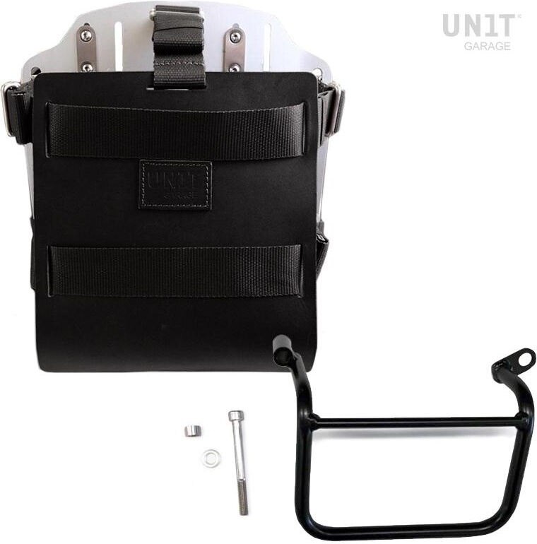 ■詳細説明Article Number：U085-U000-1019SXCarrying system in aluminum with adjustable leather front，QuickRelease System and Left frame.Carrying system in aluminum complete with adjustable leatherfront.It quickly attaches to our bag holder frames with the quickreleasesystem cod.U000 already included and mounted on the back oftheplate ， which is equipped with a lock for locking on theframeitself. The plate creates a flat mounting surface on the sideofthe bike， this will allow the transport of unattached bags orotherobjects， such as sleeping bags， jackets etc. The front flap，withattention to the smallest details with 3 mm leather finishes，canbe adjusted using the supplied sliders and can be removedveryquickly from the plate.Left Frame made of steel treated with a matt black epoxy.It is mounted on the left side of the bike. Specially designedtointegrate seamlessly with the rest of the bike. Ready to hostourquick release system， beautiful and minimal even when the bagisnot mounted. It comes complete with screws and can bemountedeasily on the bike in the original configuration， with orwithoutpassenger frame. All accessories are compatible with eachotherexcept when specified otherwise. It can be used comfortablywiththe passenger on board.NB： Compatible with： Scrambler 1200 XC & XE (2019 until now)height 25 cm， extendable in height up to 50 cm， width 25cmextendable up to 40 cm. depth 5 cm - 25 cm.10L - 20L1，9kgTo offer you the best we are constantly improving our productsindetail. The images may refer to a previous version.■注意点※取扱説明書が付属する場合は、外国語となります。※輸入商材の為、納期が遅れる場合がございます。あらかじめご了承ください。※メーカー都合により商品の仕様変更がある場合がございます。ご了承ください。　※画像はイメージです。