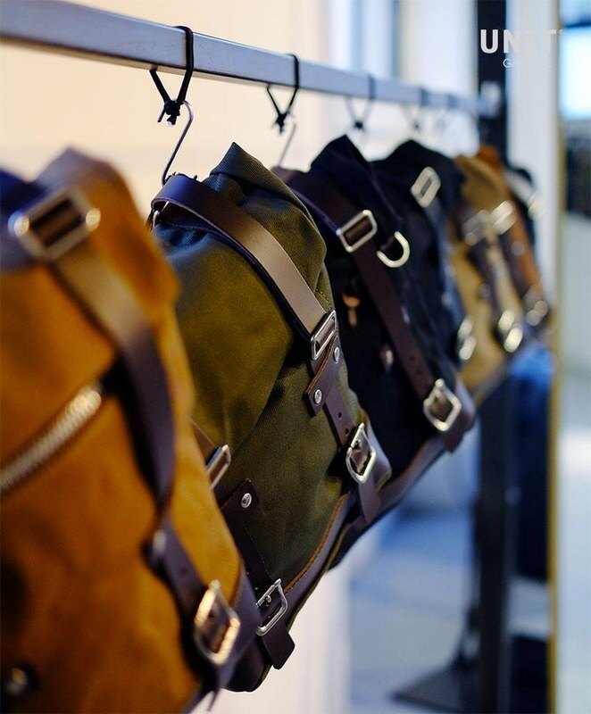 UNIT GARAGE ユニットガレージ Unit Garage A universal side bag in Canvas， Gre...