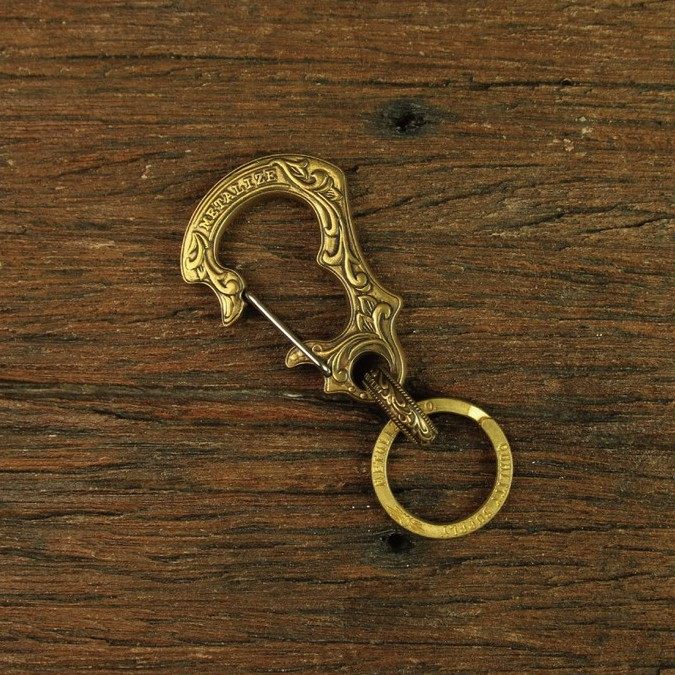 楽天ウェビック　楽天市場店Metalize Productions メタライズプロダクションズ 真鍮製 Carved Large Hook キーボタン Ring スタイル キーホルダー バイク関連グッズ