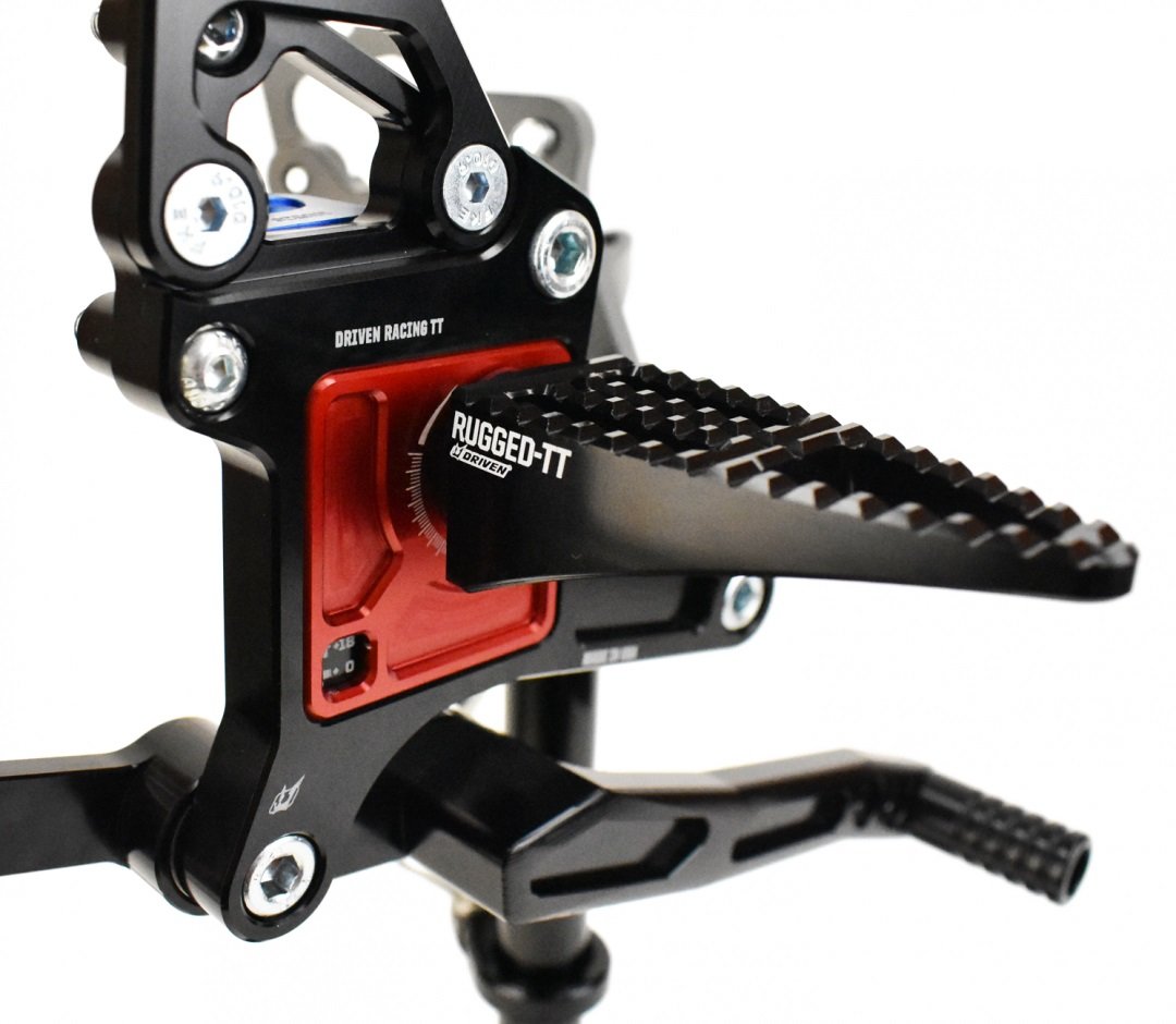 DRIVEN ドリブン D-Axis TTバックステップ R nineT 2014-2017 BMW バックステップ ステップ 足回り アジャストプレートカラー：レッド