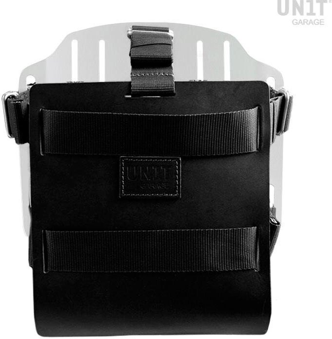 ■詳細説明Article Number：U085-U000Carrying system in aluminum with adjustable leather front andQuickRelease System.Carrying system in aluminum complete with adjustable leatherfront.It quickly attaches to our bag holder frames with the quickreleasesystem cod.U000 already included and mounted on the back oftheplate ， which is equipped with a lock for locking on theframeitself. The plate creates a flat mounting surface on the sideofthe bike， this will allow the transport of unattached bags orotherobjects， such as sleeping bags， jackets etc. The front flap，withattention to the smallest details with 3 mm leather finishes，canbe adjusted using the supplied sliders and can be removedveryquickly from the plate.To offer you the best we are constantly improving our productsindetail. The images may refer to a previous version.■注意点※取扱説明書が付属する場合は、外国語となります。※輸入商材の為、納期が遅れる場合がございます。あらかじめご了承ください。※メーカー都合により商品の仕様変更がある場合がございます。ご了承ください。　※画像はイメージです。