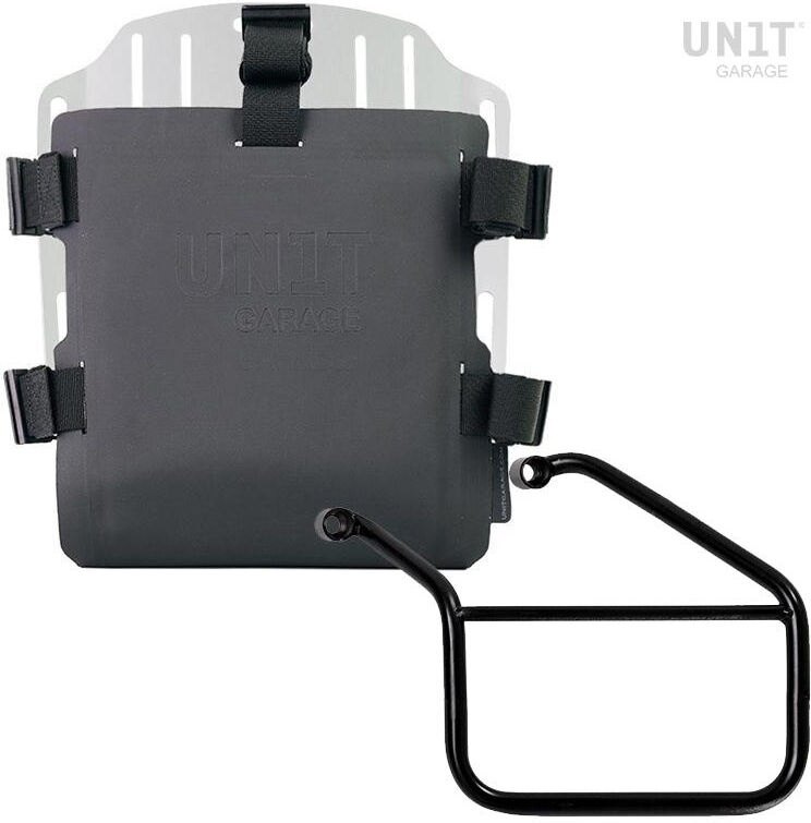 ■詳細説明Article Number：UG007-U000-3500SXCarrying system in aluminum with adjustable Hypalon front andQuickRelease System.Carrying system in aluminum complete with adjustable Hypalonfront.It quickly attaches to our pannier sub frames with thequickrelease system cod.U000 already included and mounted on theback ofthe plate. With the included key the quick release systemcan beclosed， locking the carrying system to the frame. The platecreatesa flat mounting surface on the side of the bike， this willallowthe transport of various types of bags and other objects， suchassleeping bags， jackets etc. The front flap in Hypalon canbeadjusted using the supplied sliders and can be removed veryquicklyfrom the plate.Khali： our line of bags designed for your next adventure.Solid，robust and true materials; bags that tell a story. Wewantedtechnical bags but with a very specific style， with attentiontothe smallest details and high-level accessories. Therefore wehaveselected the most resistant materials and the bestaccessoriesavailable： magnetic buckles and fasteners made withpurpose builtmoulds. Beautiful and functional bags with a tone ontone lookcombining refined opaque and semi-gloss textures.The bags are robust and elegant both on and off yourmotorcycle.From Adventure Touring， Dual Sport to a Classicmotorcycle; theresult will be fantastic.- Straps equipped with Velcro system to manage excess- Quick hooks- The quick release system cod.U000 is includedColor： Matt BlackHeight 32 cm， width 31.5 cm.1.5 kgLeft Frame made of steel with a matt black epoxy powder coat.It is mounted on the left side of the bike. Specially designedtointegrate seamlessly with the rest of the bike. Ready to hostourquick release system， beautiful and minimal even when the bagisnot mounted. It comes complete with screws and can bemountedeasily on the bike in the original configuration. Allaccessoriesare compatible with each other except when specifiedotherwise. Itcan be used comfortably with the passenger onboard.To offer you the best we are constantly improving our productsindetail. The images may refer to a previous version.■注意点※取扱説明書が付属する場合は、外国語となります。※輸入商材の為、納期が遅れる場合がございます。あらかじめご了承ください。※メーカー都合により商品の仕様変更がある場合がございます。ご了承ください。　※画像はイメージです。