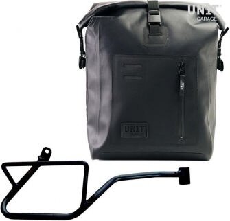 ■詳細説明Article Number：UG001-2216DXKhali side pannier 100% waterproof with quick release.It attaches easily to our sub frame with the quick releasesystemCod.U000 already installed on the back of the bag. Withtheincluded key the quick release system can be closed， lockingthebag to the frame. It is big enough to easily fit a 15' laptop，andis equipped with a large waterproof zipped pocket on thefront.Khali： our line of bags designed for your next adventure.Solid，robust and true materials; bags that tell a story. Wewantedtechnical bags but with a very specific style， with attentiontothe smallest details and high-level accessories. Therefore wehaveselected the most resistant materials and the bestaccessoriesavailable： magnetic buckles and fasteners made withpurpose builtmoulds. Beautiful and functional bags with a tone ontone lookcombining refined opaque and semi-gloss textures.The bags are robust and elegant both on and off yourmotorcycle.From Adventure Touring， Dual Sport to a Classicmotorcycle; theresult will be fantastic.Materials： High frequency heat-sealed TPU with Hypalonfinishes.- TPU is the latest generation material that makes PVC obsolete，itis a composite material with excellent elasticity， toughness，wearresistance， and it is non-toxic.- Hypalon is an extremely technological， durable materialwithexcellent waterproof capabilities： resistant to atmosphericagents，chemicals and UV rays.- Roll Up closure that guarantees waterproofing- Magnetic buckles- Reflective inserts for greater visibility- Straps equipped with Velcro system to manage excess- Rigid reinforced back with quick release system Cod.U000alreadyinstalled- Straps with quick release buckles- Shoulder strap and handle includedColour： Matt BlackHeight 38 cm， extendable in height up to 48 cm， width 30 cm，depth18 cm.20L - 26L1.25 kgRight Frame made of steel with a matt black epoxy powder coat.It is mounted on the right side of the bike. Specially designedtointegrate seamlessly with the rest of the bike. Ready to hostourquick release system， beautiful and minimal even when the bagisnot mounted. It comes complete with screws and can bemountedeasily on the bike in the original configuration， with orwithoutpassenger frame. It can be used comfortably with thepassenger onboard.NB： Compatible with： Moto Guzzi V7.850V7 850 Stone Abs. & dep.A2 Abs.V7 850 Stone Centenario Abs. & dep.A2 Abs.V7 850 Stone Special Abs. & dep.A2 Abs.In order to offer you the best we constantly improve ourproductdetails. The images may refer to a previous version.■注意点※取扱説明書が付属する場合は、外国語となります。※輸入商材の為、納期が遅れる場合がございます。あらかじめご了承ください。※メーカー都合により商品の仕様変更がある場合がございます。ご了承ください。　※画像はイメージです。