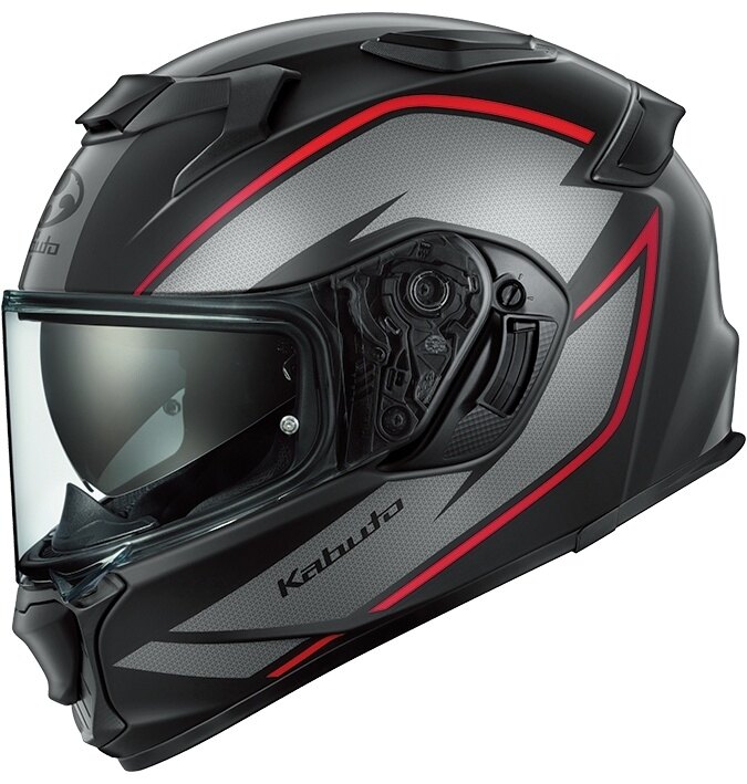 ■属性ヘルメット SGマーク: ○ヘルメット規格 JIS: ○ヘルメット PSCマーク: ○■商品概要■バイク用ヘルメット【カラー】フラットブラックレッド【規格】JIS【標準装備品】・標準装着シールド(品番：CF-2 UICシールド カラー：UICクリア)・標準インナーサンシェード(品番：CF-4インナーサンシェード カラー：スモーク)・ブレスガードNo.14【同梱品】・ウィンドウシャッターNo.9(カラー：ブラック)・赤外線(IR)カット素材を使用した「CF-2 UICシールド(UICクリア)」を標準装備・ベンチレーションの配置および形状を解析・最適化し優れた通気性能を実現・スムーズな着脱と首元までソフトに包み込まれる肌さわりのよい内装により、快適なフィット感とストレスフリーの脱着を両立・スピーカーホールを拡大し、インカムなどの装着性を向上・広いエリアをカバーする専用設計の大型インナーサンシェードを標準装備・眼鏡やサングラスをスムーズにかけることができるチークパッド形状を採用・シールド曇り除去と口元送風の上下2段階で調整できるチンベンチレーションにより効果的なエアフローを実現・新型シールドラチェット機構の採用により...■詳細説明涼しく、優しく、便利を全部つめ込んだ 快適欲張ヘルメット。あらゆるシーンに馴染む、飽きの来ないマルチユースグラフィック。本モデルでは従来モデルからベンチレーションの配置と形状を見直し、ヘルメット全体のエアフローを最適化。チンベンチレーションは上下2段階とし、開閉位置によるエアフロー切り替え構造を採用。全開状態では口元へのダイレクトなエアー導入とシールドの曇り除去エアーの導入、半開状態ではシールドの曇り除去エアーの導入のみを効果的に行うことができるよう設計。またトップベンチレーションとリアベンチレーションとの連動により、ヘルメット内部の熱を効率的に排出し、これまでにない'抜けの良さ'と'清涼感'を実現しています。内装はクッション構造を一新し、より自然に頭部を包み込むフィット感を追求しました。頬部のチークパッドをはじめ各パーツの形状と厚みを再設計することで、深く安定した被り心地を実現。路面から伝わる微振動や風圧による揺れをやわらげ、長時間のライディングでも快適性を持続します。ライダーの「視界」についても安全面を追求。シールド開口部を拡大した新設計を採用し、インナーサンシェードを大型化、2段階の高さ調整も可能に。これまでにない開放的なライディングフィールをもたらすとともに、走行中の状況把握がしやすくなることで安心感とトラブルへの回避能力を高めます。シールドは新設計の二軸シールドラチェット構造とロック機構により、歪みを抑えつつ密着性と静粛性を向上させ、よりクリアな視界を実現しました。細部に至るまで使いやすさと快適性を徹底的に追求し、'涼しさ' 'フィット感'' '広い視界'を実現。「KAMUI-5(カムイ・ファイブ)」は、ライダーに新たな快適と安心感をもたらします。■帝人株式会社 熱線遮蔽素材使用「UV＆IRカットシールド」採用UV(紫外線)とIR(赤外線)をカットする、帝人株式会社の高機能ポリカーボネートをシールド素材として用いた『UV＆IRカットシールド』を採用。太陽光の赤外線(IR)で発生する日射熱による温度上昇を抑制する熱線遮蔽性能があり、ヘルメット用シールドでは最も重要な「クリアな視認性」を保ったまま、ヘルメット内部への熱伝導を低減させます。■高いベンチレーション効果CFD(数値流体解析)によるベンチレーション性能の最適化を行い、風洞実験で頭部冷却性能を検証。配置と形状を見直すことで、より効果的なエアフローを実現しました。■心地よく包み込むような新フィット感内装スムーズな着脱と首元までソフトに包み込まれる心地よいフィット感を両立しています。■開口が2段階のチンベンチレーションシールドの曇り除去or口元へ直接エアーの上下2段階チンベンチレーション。■新型シールドラチェット(2軸構造)新型のシールドラチェット構造により安定した密閉性を実現。■広いエリアをカバーするインナーサンシェード照り返しや日差しが強いシーンで威力を発揮する、専用設計の大型インナーサンシェードを標準装備。■インナーサンシェード調整機構2段階の高さ調整機能付きで、いつでも快適な視界を確保。■眼鏡対応チークパッド眼鏡やサングラスをスムーズにかけることができるチークパッド形状を採用。■ウェイクスタビライザー帽体付近の気流をコントロールし、負荷を軽減するKabutoの特許システム。■2シェル5サイズ帽体サイズを2サイズに分けることで、細やかなフィッティングと軽量・コンパクト化を実現。■Pinlock? OriginalInsert Lens 取付可能シールド上端までをカバーする100％MAX VISIONピンロックシート(別売)装着可能。■COOLMAX?＆内装フル脱着システム肌触りのよいCOOLMAX?生地を一部に使用。内装は全て取り外して洗うことも可能。※一部に使用■「制菌加工」内装DEOFACTOR?インナーパッド表地に繊維上の細菌の増殖を抑制するDEOFACTOR?の「制菌加工」を採用。■ウィンドシャッターNo.9 同梱走行中に発生するあご付近からの風の巻き込みを軽減する脱着可能なウィンドシャッターを同梱。■ブレスガードNo.14シールド裏面への吹き出し面積を拡大した新設計ブレスガードを採用。シールドの曇り除去に貢献します。■スピーカー専用スペースインカムやカメラを考慮した専用取付スペースを予め左右に設定。ケーブルルートも同時に設置しており、コードもスマートに配線できます。■ダブルアクションタイプマイクロラチェットバックル確実な作動と、複数の噛み合い爪で微調整を可能にしたKabuto独自のマイ...■注意点※メガネの形状や、顔の形により個人差があります。※スピーカー専用スペースは一部特殊な形状は取付不可です。※Pinlock? Original Insert Lensは別売です。※サイズはあくまで目安です。製品の設計により同じサイズ表示でも装着感が異なる場合があります。ご購入の際は必ず一度ご試着ください。※画像には他の商品が含まれております。※メーカー都合により商品の仕様変更がある場合がございます。ご了承ください。※在庫数に限りがございますので、お一人様1点限りとさせて頂きます。※転売や転送等の業務販売を目的としたご注文と判断した場合、キャンセルとさせて頂く場合がございます。ご了承ください。