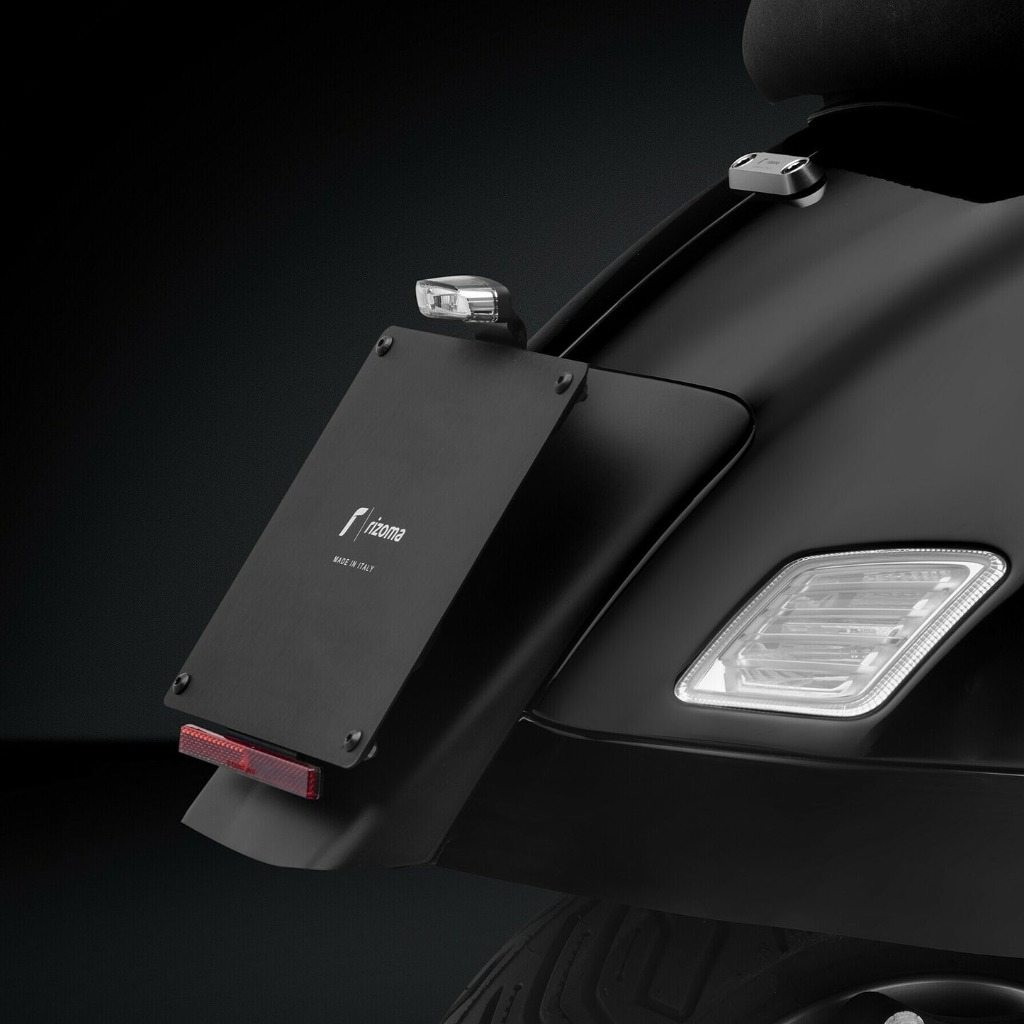 rizoma リゾマ License plate support kit with rear multifunction light GTS 310 Super Tech Supersport GTV Vespa ベスパ フェンダーレスキット フェンダー関連 外装