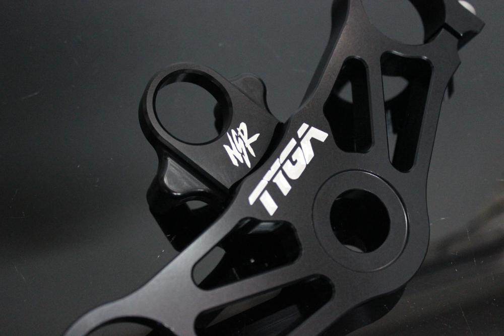 TYGA PERFORMANCE �������ѥե����ޥ� �ȥ�ץ�ĥ꡼ CNC �֥�å� ������� 54mm Top 48mm CBR600RR Forks to fit MC21 NSR250 HONDA �ۥ�� �ȥ�ץ�ĥ꡼�����ƥࡦ��������֥饱�å� �ϥ�ɥ�