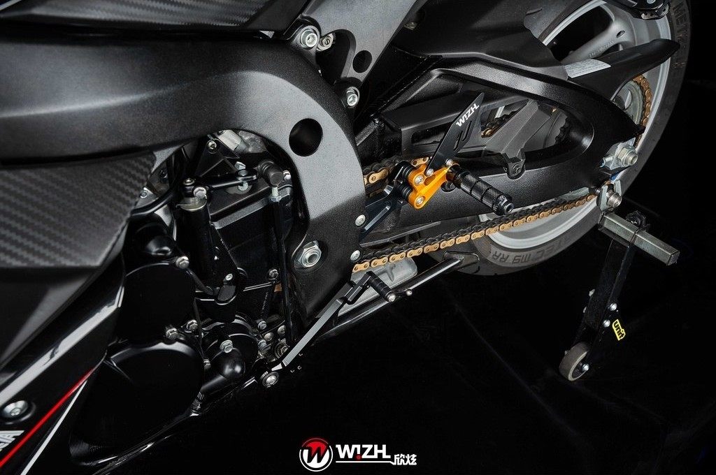 WIZH ウィズ BEV2 バックステップ GSX-R750 (11-) SUZUKI スズキ ステップ 足回り カラー：グレー / フットペグタイプ：固定式 / ヒールガードタイプ：PLUS / アダプタータイプ：スタンダード / ステアリングタイプ：スタンダード