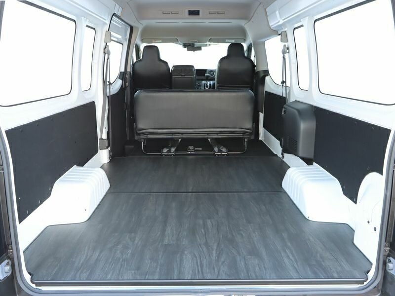 OGUshow オグショー 【メーカー直送品】キャラバン スーパーロングワイドボディDX ESフロアパネルR 硬質クッションフロア キャラバンNV350 トランポ用品 カラー：黒木目調 / 配送先：沖縄（＋6600円・配送先情報提供に同意）