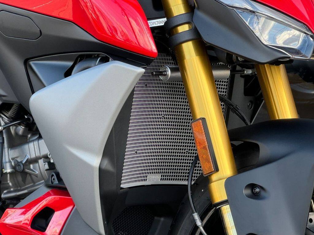 de LIGHT ディライト ラジエターコアガード Strretfighter V2 S DUCATI ドゥカティ ラジエーターコアガード・オイルクーラーコアガード 冷却関連 エンジン