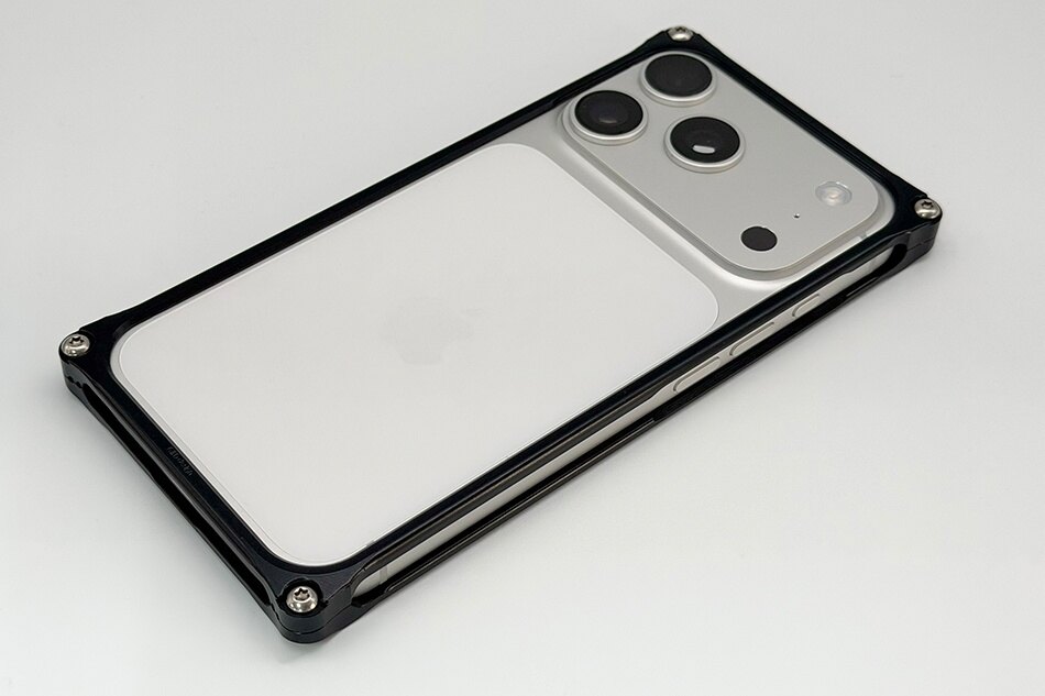 GILD design ギルドデザイン ソリッドバンパー for iPhone17Pro スマートフォンケース 電子機器類
