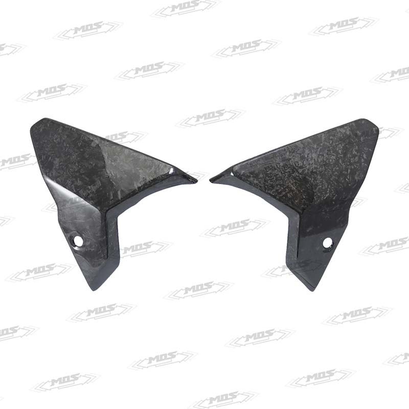 ■商品概要内容品：Forged carbon fiber front soil removal side cover、MOSsticker、alcohol cotton sheet適合：KYMCO RCS MOTO 125／150■詳細説明3Kカーボン100％使用エポキシ樹脂を使用し、UVカット効果のあるコーティング処理、光沢のある仕上がりになります製法：真空(VARTM)柄：綾織台湾製バイクにぴったりフィット取り付け簡単：高品質のハイエンド3M両面ステッカーが含まれています■注意点※取扱説明書が付属する場合は外国語となります。※輸入商材の為、納期が遅れる場合がございます。あらかじめご了承ください。※メーカー都合により商品の仕様変更がある場合がございます。ご了承ください。　※画像はイメージです。
