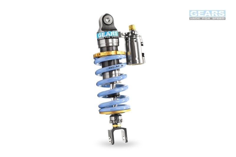 ■商品概要適合：BRUTALE (B3) 675/800/DRAGSTER/RR (15-)★初期体重設定：70kg■詳細説明【HILL-2 / H2】コンプレッション(下方向)とリバウンド(伸び方向)の減衰力を双方向に調整できる、上級マウンテントレイルライダーに適したモデル。外付けのガスシリンダーは、オイル量を増やして安定性を高め、油温を下げるだけでなく、ガスシリンダーの底部にフルサイズのコンプレッションハイスピードバルブピストンを内蔵し、コンプレッションテストの設定範囲と多様性を大幅に向上させています。このショックアブソーバーは、正確なスピードコントロールを要求する中級からハイレベルのライダーのために設計されています。【製品概要】● 単筒式オイル・ガス分離設計衝撃吸収シリンダーは、油ガス分離設計のモノチューブを採用しています。単筒式は放熱性に優れ、減衰油の作動温度を効果的に下げる。大型ピストンはワイドレンジ減衰力設定の基本プラットフォームであり、油ガス分離は減衰オイルをキャビテーションから保護し、減衰力を安定させる。● ワイドレンジピストンバルブ高感度ワイドレンジピストンバルブ、大きなピストンによるスムーズなオイル通路設計は、トルク変動を助け、低速、中速、高速の衝撃運動における単純調和運動の減衰力を低減するのに役立ちます。● ウェイ減衰調整機能調整可能なダンピングは、15クリックのリバウンドと10クリックのコンプレッションが可能で、この機能によりライダーは路面やサーキットのコンディションに応じてショックを調整することができる。● 調整可能スプリングプリロード＋プリセットガス圧スプリングプリロードの調整機能により、理想的な乗り心地を実現。アクチュアリー内蔵の高圧不活性ガスにより、スプリングコンプレッションの設定範囲を広げ、簡単に調整することができます。● 分離型ガスリザーバータンク分離型ガスリザーバータンクも減衰オイル量を増やし、作動温度の安定と減衰力の安定を同時に実現した。● 高さ調節機能一部のバイクは高さ調節が可能(※最大5mm)。■注意点※Webikeにて「GEARSRACING(ギアーズレーシング)」の商品をご購入されたお客様につきましては、商品に関するお問い合わせはWebikeまでお願いいたします。※取扱説明書が付属する場合は外国語となります。※輸入商材の為、納期が遅れる場合がございます。あらかじめご了承ください。※画像には他のカラーリングが含まれている場合があります。※メーカー都合により商品の仕様変更がある場合がございます。ご了承ください。　※画像はイメージです。■適合車種BRUTALE 675&ensp;BRUTALE 675 年式: 15-&ensp;&ensp;備考: (B3)BRUTALE 800&ensp;BRUTALE 800 年式: 15-&ensp;&ensp;備考: (B3)DRAGSTER&ensp;DRAGSTER 年式: 15-DRAGSTER RR&ensp;DRAGSTER RR 年式: 15-