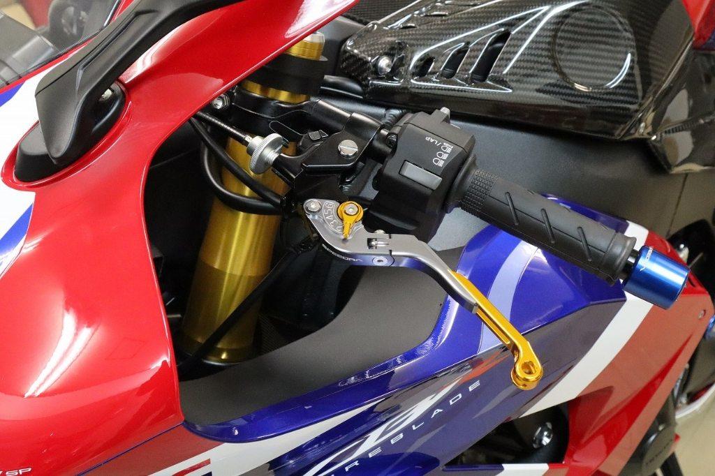 SPEEDRA ���ԡ��ɥ� �����㥹�ȥ�С� ���ݱ�Ĺ�� CBR1000RR SP HONDA �ۥ�� �֥졼��������å���С����å� �ϥ�ɥ���եѡ��� �ϥ�ɥ� ��С����Υ��顼���ޥåȥ����� / �����㥹�������顼���ޥåȥ֥롼 / �������ƥ󥷥�󥫥顼���ޥåȥ������