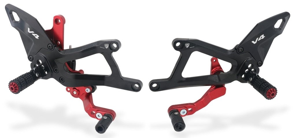 CNC Racing シーエヌシーレーシング アジャスタブル バックステップ SUPERBIKE Panigale V4 S DUCATI ドゥカティ ステップ 足回り