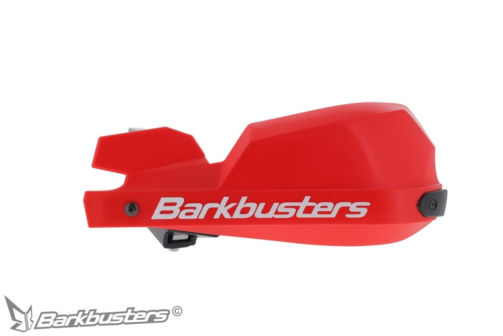■商品概要素材：プラスティック汎用アタッチメント■詳細説明モトクロスとエンデューロバイク用のシングルポイントマウント(オープンエンド)設計。高強度のナイロンブラケットを備えた合金ハンドルバークランプ。ユニバーサルデザインにより、幅広い取付調整が可能。高耐衝撃性のNEW VPSのプラスチックガード付属。多くのオートバイブランドに合う豊富なカラーバリエーション。保護性能加えるウィンドディフレクターセット。(別売 - Code：VPS-WD-BK / VPS-WD-WH AvailableinBlack or White)■注意点※メーカー都合により商品の仕様変更がある場合がございます。ご了承ください。　※受注後のキャンセル、返品、都合交換はできません。予めご了承ください。