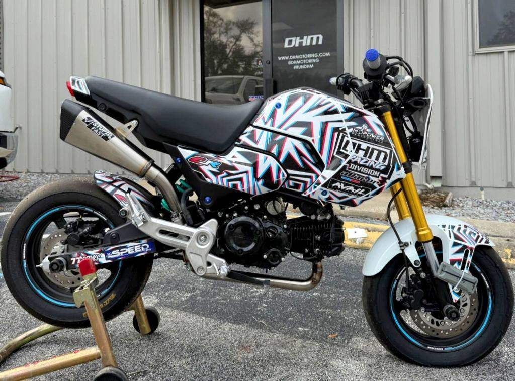 Brock’s ブロックス Performance Penta-Carbon フルエキゾーストマフラー GROM HONDA ホンダ マフラー ロゴプレートカラー：Green ＆ Black / サイレンサーエンドカラー：カーボンエンドキャップ グロス(標準)