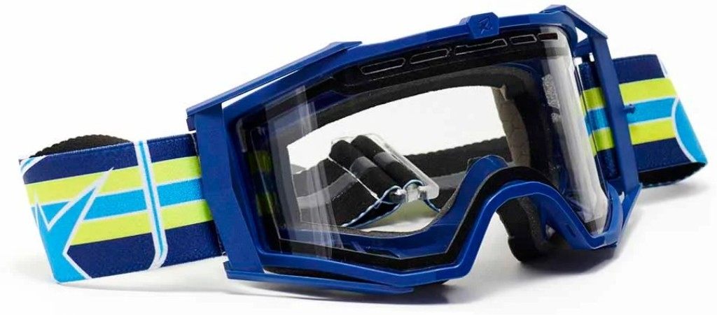 ■商品概要透過率：CAT.0タイプ：8K ENDUROフレームカラー：ブルーレンズカラー：クリアストラップカラー：ストライプトップArieteベンチレーションシステム遠近両用メガネ用OTGバージョン二重換気クリアLEXANRレンズコード14961-8KDCオプション品番：14961-8KCH、14961-8KFA、14961-8KAR、14961-8KSC、14961-8KFR、14961-8KFC、14961-8KDC、14961-8KDF、14961-8KDO、14961-8KMA、14961-8KMR、14961-8KMV、14961-8KRO内容量(数量)：本体のみ■詳細説明世界初のカーボン ニュートラル ゴーグル！ENDURO専用！■注意点※メーカー都合により商品の仕様変更がある場合がございます。ご了承ください。