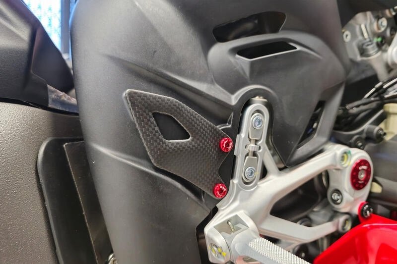 CNC Racing シーエヌシーレーシング ヒールガードキット PANIGALE V4 S DUCATI ドゥカティ ヒールガード ステップ 足回り