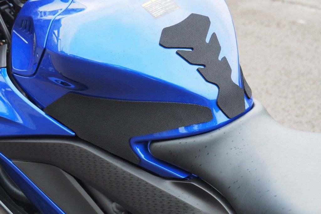 World Walk ワールドウォーク G2プロテクションタンクパッド YZF-R25 YZF-R3 YAMAHA ヤマハ ニーグリップパッド タンク関連 外装 3