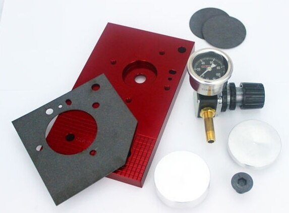 ■詳細説明Feuling M8オイルポンプのベンチテストに使用(テスターはOEM M8ポンプには適合しません)。PSI圧力でリリーフバルブを開きます。スプリングの張力は、希望のポップオフPSIを達成するために調整することができます。ツールに含まれるもの：エアレギュレーター、0-100psi圧力ゲージ、水冷・油冷オイルポンプ用プラグ、ガスケット、必要なハードウェア。Feuling?は、オイルポンプリリーフバルブを0-30psiの範囲で着座させ密閉し、50-60psiで完全にポップオフさせることを推奨します。※OEMポンプには適合しません。■注意点※取扱説明書が付属する場合は外国語となります。※輸入商材の為、納期が遅れる場合がございます。あらかじめご了承ください。※画像には他の商品が含まれている場合があります。※メーカー都合により商品の仕様変更がある場合がございます。ご了承ください。　※画像はイメージです。
