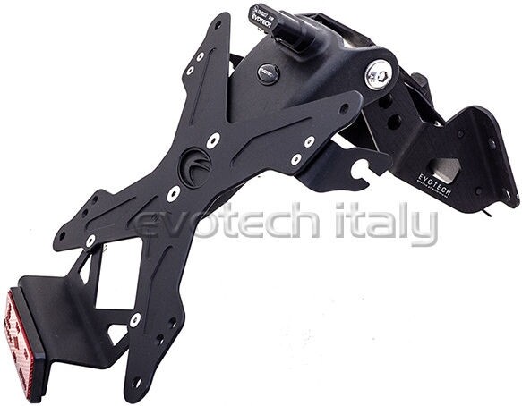 ■詳細説明Evotech＆rsquo；s license plate holder is a revolutionary andinspireddesign which is fully adjustable， extremely light， blackanodized，laser cut aluminum. License plate backing support is madeof atechno-polymer material with an antivibration system to reducethecontinuous irritating rattling of the bike. Each kitincludesaluminum brackets specific in design to each model. This isapatented product.ALL TAIL TIDIES DO NOT INCLUDE LEDLIGHT，REFLECTOR LENS AND REFLECTOR SUPPORT.■注意点※ナンバープレートサイズが日本の規格ではない場合があります。取り付ける際にはステーによる加工などが必要となりますのでご注意ください。※取扱説明書が付属する場合は外国語となります。※輸入商材の為、納期が遅れる場合がございます。あらかじめご了承ください。※画像には他の商品が含まれている場合があります。※メーカー都合により商品の仕様変更がある場合がございます。ご了承ください。　※画像はイメージです。