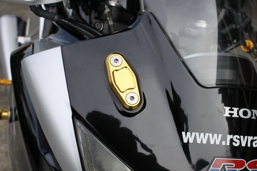 ■詳細説明Made form great billet by CNC machined.Durable Tested from the racetrack.There are many colors that canchooseblack，gold，silver，red，gray，blue，titanium anodized finish.Easy to install with common tools■注意点※取扱説明書が付属する場合は外国語となります。※輸入商材の為、納期が遅れる場合がございます。あらかじめご了承ください。※メーカー都合により商品の仕様変更がある場合がございます。ご了承ください。※画像には他のカラー・商品が含まれている場合があります。　※画像はイメージです。■適合車種CBR250R&ensp;CBR250RCBR300R&ensp;CBR300R