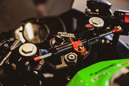 PIRANHA �ԥ�˥� CNC Steering Damper Bracket for NINJA-400 NINJA 400 KAWASAKI ���掠�� ���ƥ���󥰥���ѡ��֥饱�å� �ϥ�ɥ���եѡ��� �ϥ�ɥ�