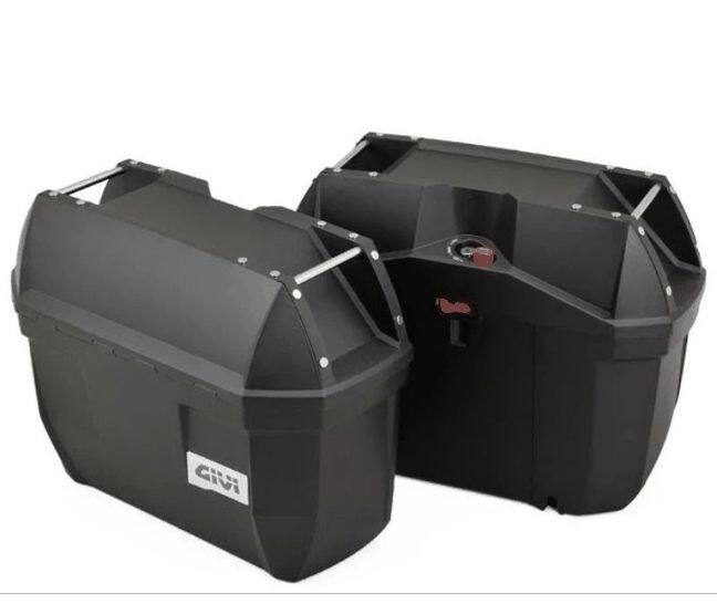 ■商品概要Capacity：23 literWidth：468mm / Height：356mm / Length：221mmMaximum load：5kg.Made using GIVI’s proprietary anti-UV polymer technology.■詳細説明Monokey System ： Patented by GIVI、 Monokey Side box representsaninteresting evolution of the classic system constituted bythe'fitment kit plus the side-bag' The new solution introducesnewadvanced technical features and some other points of interest：thecases that Monokey Side can be recognized by the shaped profileofthe bottom and by the addition of two new fixing points、composedby 'sleds' The latter receive the disengagement movementfrom thecase release button and determine a significant andfurtherincrease in overall stability Monokey Side box allowsgreateradhesion of the case to the side of the motorcycle、improving theaerodynamic aspect The rider’s habits won’t change、since it willcontinue to open/close and attach/detach the caseequipped withMonokey Side box with one key and push button■注意点※取扱説明書が付属する場合は外国語となります。※輸入商材の為、納期が遅れる場合がございます。あらかじめご了承ください。※メーカー都合により商品の仕様変更がある場合がございます。ご了承ください。　※画像はイメージです。