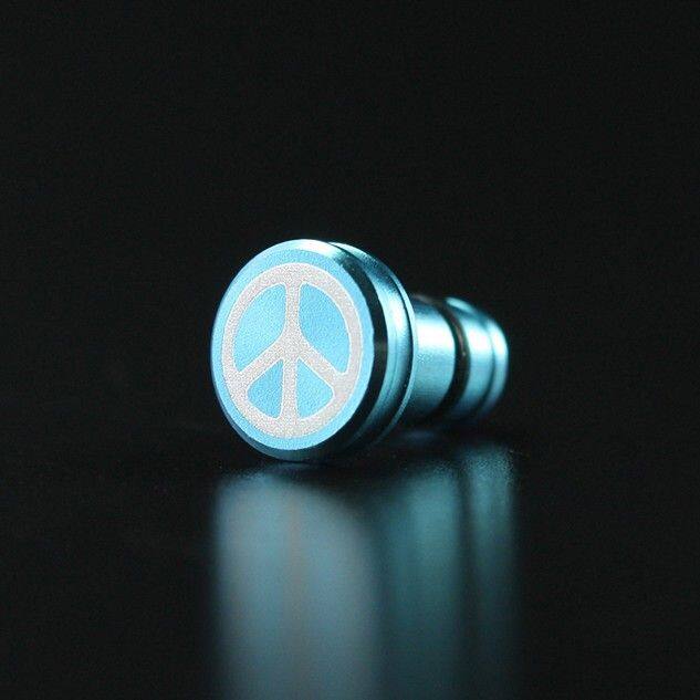GILD design ギルドデザイン 『ジョジョの奇妙な冒険 ダイヤモンドは砕けない』 イヤホンジャックカバー その他スマートフォングッズ 電子機器類 タイプ：ピースマーク (ライトブルー)