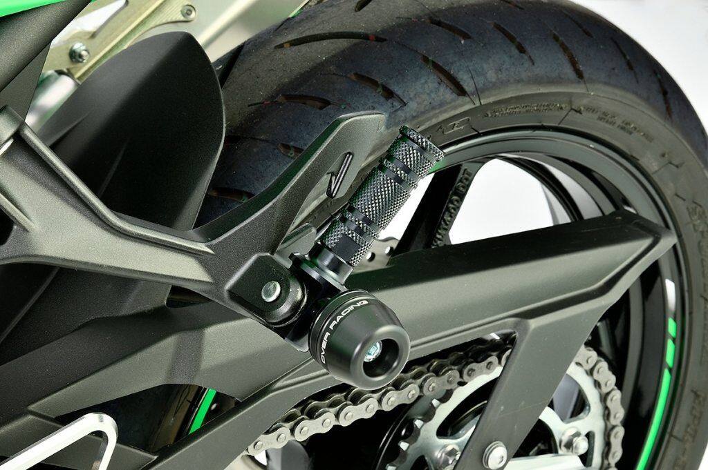 OVER オーヴァー タンデムステップ スライダー Ninja ZX-25R SE ZX-4R ZX-4RR Ninja250 Ninja400 Z800 Z900RS Cafe Z900 KAWASAKI カワサキ タンデムステップ タンデムブラケット ステップ 足回り カラー：ブラックアルマイト仕上げ