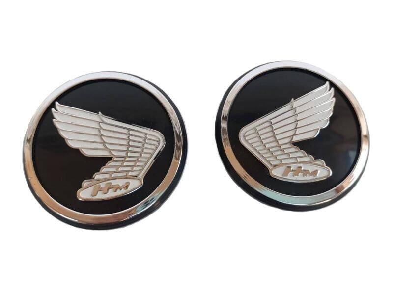 Thaiminilovers タイミニラバーズ Round wing logo 6.2cm adhesive backing for fuel tank エンブレム 外装 COLOR：Silver and black logo with white wings