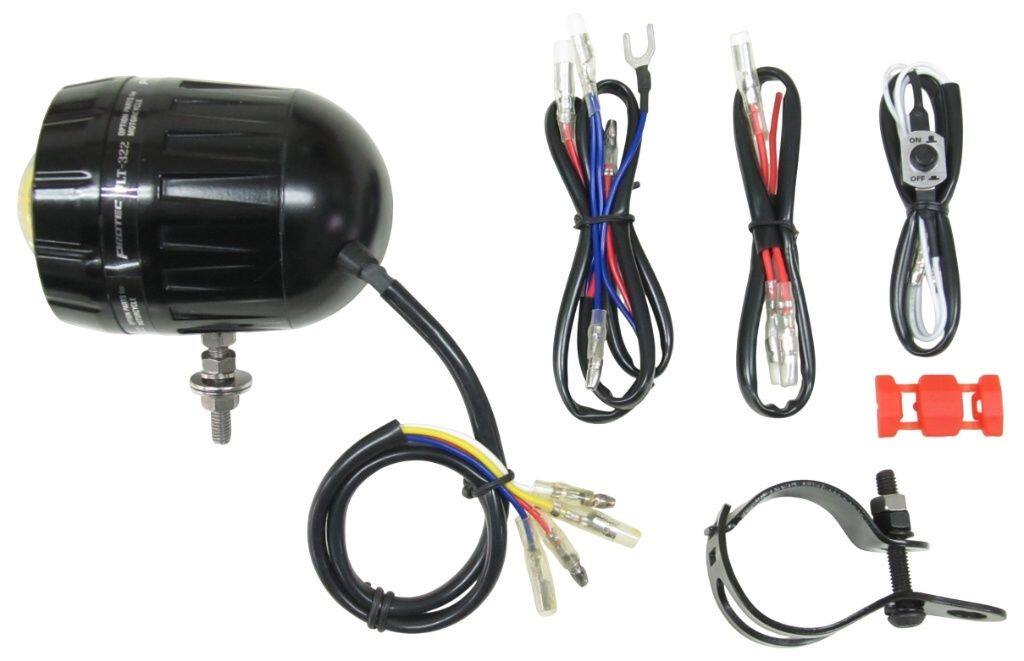 ■商品概要■仕様定格電圧：DC12V消費電力：28W(減光時5.6W)色温度：6000K重量：420g●走行風による強制空冷タイプ●質感の高いダイキャストボディ安心のメーカー保証2年付き日本製 Made in Japan■詳細説明●ノーマルLEDヘッドライトの何倍もの明るさで路面を照らす視認性・安全性に優れた増設LEDフォグライト●車種に合わせた専用設計●HIDを超えた明るさと省電力！入力電力は28W、色温度は6000Kとなっております。明るさの目安としては、35W 6000KのHIDと比較して同等以上の明るさがあります。●いきなり明るい素早い点灯●バッテリーに優しい自動減光システム採用ディマーセンサー(自動調光システム)を搭載しております。日中周囲の明るさに反応してLEDの発光量を自動で減光しますので、日中はデイライトとして機能し、夜間は28Wフルパワーで点灯します。(減光状態との差は5倍です。)また、別売のPARTSNo.11605【RSE-01】エンジン回転信号センサーを接続する事で、夜間停車中アイドリング時にも減光します。■注意点※取り付けについては保安基準を満たすため、以下の条件のもと取り付けてください。・ヘッドライトの中心より下に装着する事。・フォグライトだけで同時に3個以上点灯してはいけない。・取付位置は地面から25cm以上80cm以下である事。・照射はヘッドライトの光軸より下である事。・独立した点灯、消灯できるスイッチを取り付ける事。詳しくは道路運送車両の保安基準を参照ください。※二輪自動車等の灯火器および反射器並びに指示装置の技術基準5.2.3.5前部霧灯は、左右同数であり、かつ、前面が左右対称である自動車に備えるものにあっては、車両中心面に対して対象の位置に取り付けられたものであること。ただし、前部霧灯を1個備える場合にあっては、この限りではない。※ローダウンカスタム車取付け不可。※画像には他の商品が含まれている場合があります。※メーカー都合により商品の仕様変更がある場合がございます。ご了承ください。■適合車種NMAX125&ensp;NMAX125 年式: 25-26&ensp;&ensp;備考: 8BJ-SEL1JNMAX155&ensp;NMAX155 年式: 25-26&ensp;&ensp;備考: 8BK-SG92J