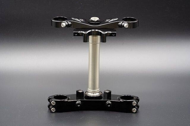 ■注意点※セパレートハンドルバーは別売りとなっております。他品番にて、セパレートハンドルバーとのセットもございます。※画像には他のカラー・商品が含まれております。※メーカー都合により商品の仕様変更がある場合がございます。ご了承ください。　※受注後のキャンセル、返品、都合交換はできません。予めご了承ください。■適合車種Z650RS&ensp;Z650RS 年式: 22-25