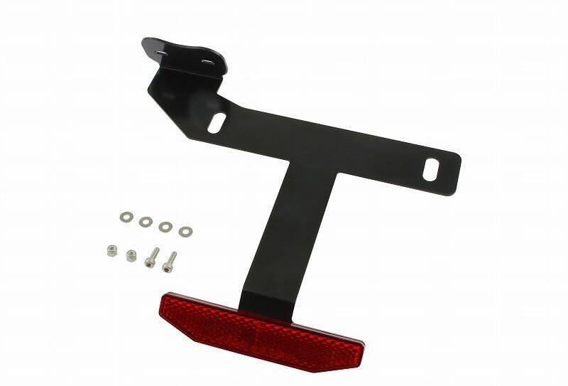 ■商品概要フェンダーレスキット用新基準40度250cc-以上材質：スチール製カラー：ブラック仕上げ：ブラックカチオン塗装仕上げ対応ドライブレコーダー：ミツバ製バイク専用ドライブレコーター EDR-21／EDR-21G用構成部品：リアカメラナンバー上マウントステー＆スリムリフレクター■詳細説明ドラレコカメラーステー(リア)とスリムリフレクターの一体式のステーになります。POSHFaithはモーターサイクルライフに於ける、様々なシーンに応じたパーツをより高次元でリアルに具現化し、ライダー達の必須アイテムとして提案します。■注意点※シートカウルやテールランプの幅が大きい車両には取り付けできません。寸法図を参照してください。※メーカー都合により商品の仕様変更がある場合がございます。ご了承ください。