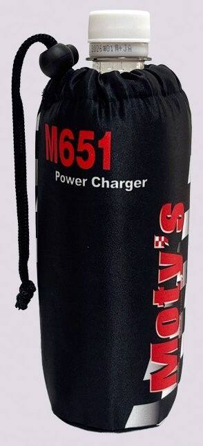 ■詳細説明片面にM651パワーチャージャー、もう片面にM652オクタンチャージャーがデザインされたペットボトルホルダー・500mLのペットボトル用(商品によっては挿入できない場合があります)・内側はウレタンアルミ蒸着となっており、保温・保冷効果があります。■注意点※メーカー都合により商品の仕様変更がある場合がございます。ご了承ください。※画像には他の商品が含まれている場合があります。
