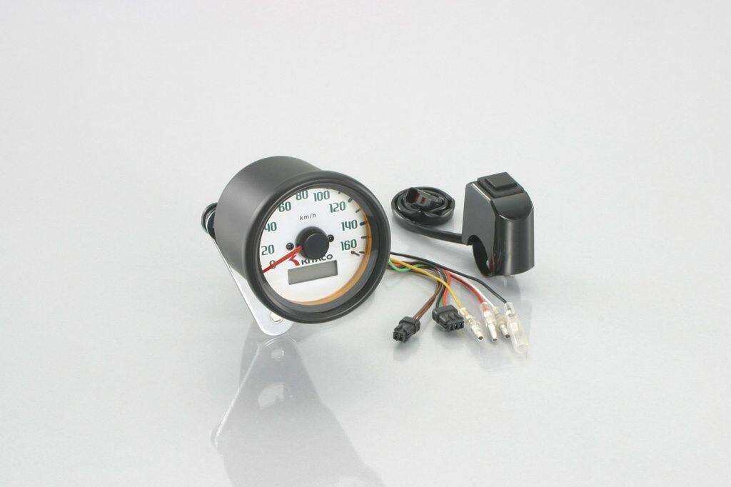 ■商品概要○メーター径：φ60○ステッピングモーター採用○160km／h表示○簡易取付ステー付属○ハンドルスイッチ付属（φ22.2ハンドル用）○LEDメーター照明内蔵■詳細説明機械式スピードメーターを電気パルスに変換してメーターを作動させるスピードメーターです。メーターケーブルが不要になりますので、メーターの設置の自由度が増し、カスタムの幅が広がります。■注意点※機械式スピードメーター車用。別途専用変換アダプターが必要です。※純正電気式スピードメーター車装着不可※バッテリーレス車使用不可■適合車種12V車専用&ensp;12V車専用&ensp;&ensp;備考: 汎用