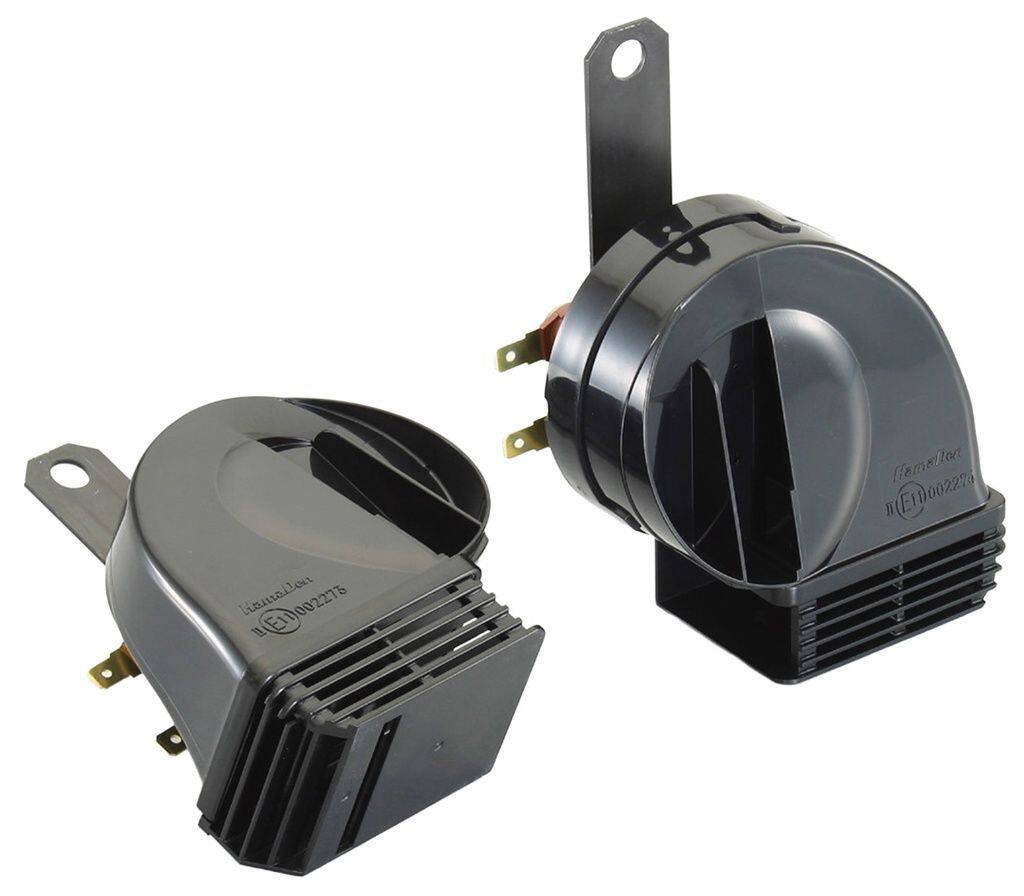 ■商品概要防水タイプECE(欧州)基準クリア電流：MAX5A×2音圧(前方での計測)：117db(1m)／111db(2m)周波数：480Hz(HIGH)／400Hz(LOW)入数：2ヶ1セット(HIGH×1 LOW×1)重量(1ヶ)：235g車検適合品■詳細説明世界初の音響構造(特許出願中)で前方に響く迫力のクリアサウンドを実現。開口部からの水の浸入を防ぎ、内部に防水壁や水返しを設けた構造。あらゆる方向からの被水に対応します。■注意点※ホーン内部に水が入ると故障の原因になりますので、取り付けの際はなるべく雨水のかからない場所を選び取り付けて下さい。※開口部は必ず下向きに取付け、開口部から水が入らないようにして下さい。※洗車する時は予め開口部にガムテープ等で水や洗剤が入らないようにしてから作業して下さい。※メーカー都合により商品の仕様変更がある場合がございます。ご了承ください。■適合車種12V車&ensp;12V車&ensp;&ensp;備考: 汎用