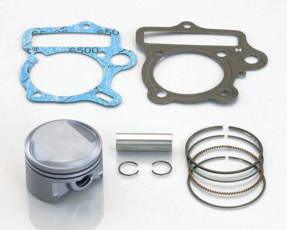 ■商品概要【仕様】SE-PRO124cc【仕上げ】WPC+MOS2加工【使用箇所・用途(-用)】モンキー系のキタコ製SE-PROボアアップKIT124cc用■詳細説明SE-PROボアアップKIT用のピストン、ガスケット類のセットです。補修やさらなるチューニング等にご使用下さい。排気量、シリンダーヘッドの燃焼室形状に合う理想的な圧縮比を実現させたピストン形状となっています。■注意点※キタコ製54mmストローククランクシャフト専用です。※排気量とSE-PROシリンダーヘッドに合わせて設計されているため、各ピストンの互換性はありません。