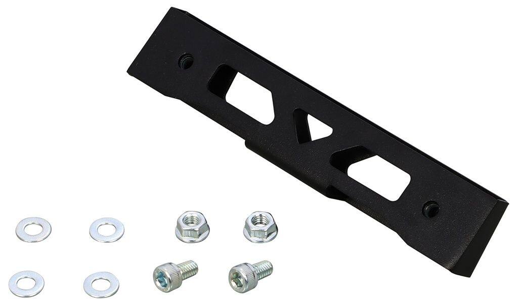 ■商品概要【素材・材質】・スチール製／ブラック塗装仕上げ【サイズ】・取付ピッチ：120mm【仕様】・ボルトオン・ノーマルリヤフェンダー専用■詳細説明法規対応！角度アップのナンバープレートステー！ナンバープレート設置角度を傾けるナンバープレートステーです。■注意点※ナンバープレート取付角度の保安基準は「下向き15度-上向き40度の範囲内」となります。取り付け後範囲外の角度となると道路運送車両法に抵触します。※ナンバープレート取付には付属のM6×10のキャップボルトを使用してください。※取付ピッチ幅が120mm以外のナンバープレートには使用できません。※画像には他の商品が含まれております。※メーカー都合により商品の仕様変更がある場合がございます。ご了承ください。■適合車種CT125ハンターカブ&ensp;CT125ハンターカブ&ensp;&ensp;備考: JA55/JA65PCX125&ensp;PCX125&ensp;&ensp;備考: JK05-1000001-1199999/JK05-1200001-クロスカブ110&ensp;クロスカブ110&ensp;&ensp;備考: JA45/JA60スーパーカブC125&ensp;スーパーカブC125&ensp;&ensp;備考: JA48/JA58/JA71ディオ110&ensp;ディオ110&ensp;&ensp;備考: JK03