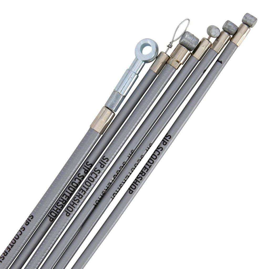 ■商品概要PE インライナー スリーブ付きグレーステンレススチールケーブルギア2個、クラッチ1個、スロットル1個、チョーク1個、PEインライナーなし：リアブレーキ1個グレード1＊ - 高品質補修用■詳細説明SIPの SIP PERFOMANCE ケーブル セットは、スクーター ケーブルに革命をもたらします比較的小さな衝撃だけが大きな効果をもたらすことがありますが、これは特にヴィンテージベスパのチューニングに関わるテクノロジーに当てはまります。コントロール ケーブルが全体的な機能において重要な役割を果たしているという事実は、大きな秘密ではありません。クラシックなベスパやランブレッタのように、その設計にこれほど長くて扱いにくいコントロールケーブルが含まれている輸送手段は他にはほとんどありません。スクーター。これにより、さまざまな接続コンポーネントからのあいまいなフィードバックや動作の硬直がすぐに発生する可能性があります。最新のスクータータイプは依然としてライダーにとってはるかに使いやすいものですが、正しく設定されていれば、これらの問題は最小限に抑えることができます。サービス間隔が長くなる場合があるため、制御ケーブルの改善を求めて広範な研究が行われ、現在、多くのメーカーが最新の性能特性を備えたタイプを生産しています。SIPは、完全に新しく、新しいものでゼロから始めることでこの課題に取り組むことを決定しました。モダンなデザイン。これらの SIP パフォーマンス コントロール ケーブルは、あらゆるヴィンテージスクータータイプに新しいレベルの操作制御、ライディングダイナミクスとハンドリングを導入する最先端のものであると考えられています。これらの高い要件を満たすために、まず広範な研究とテストを実施して、現在の車両製造技術の制約内での可能性を確立しました。次に、その結果をヴィンテージの金属ボディ スクーターが示す条件に適合させました。超軽量の作動完璧低摩擦動作モデルごとに特定の長さの各ケーブルこの開発プロセスの成果であるSIPパフォーマンス コントロールケーブルは、最新のコントロールケーブルに求められるすべての要求を満たします。特に安定した、ねじれのないケーブルアウター。レースで実証されたハイエンドの品質。特定のスクーター モデルに正確な長さ。追加の変更や調整は不要、プラグ アンド プレイ！ギアボックス コントロール ケーブルは個別にマークされています。両端(1-1、2-2)錆びないステンレススチールケーブルインナー溶接ケーブルインナーエンドすべてのアウターケーブルはPE素材で裏打ちスロットルケーブルインナーは7×7単芯で、急に曲げても非常に柔軟クラッチ、ブレーキ、ギアコントロールケーブルインナーは19単芯で耐久性向上ギアコントロールケーブルは丸みを帯びたプロファイルで正確な操作を保証するためにあらかじめ伸ばされています。クラッチケーブルと両方のブレーキケーブルはあらかじめ潤滑されています。ワイヤロープホイストはオリジナルのシースで取り付けることもできますSIPのまったく新しいケーブルの導入後、現在他社が市販しているケーブルキットに比べて革命的な進歩を遂げていることに驚きました。SIPパフォーマンスコントロールケーブルは、SIPの当初の目標を完全に上回り、老朽化したブレーキドラムシステムの性能を向上させます。これにより、ライダーの安全性が大幅に向上します。必要な移動距離が短くなり、毎回ギアを正確に選択できるようになりました。ハンドルバーレバーに必要な力が少なくなり、クラッチを正確に操作することがはるかに簡単になりました。スロットルケーブルが簡単かつ正確に滑るようになり、スロットル操作グリップを閉じるときに特に便利です。このケーブルセットによる軽視されがちなコンポーネントの動作の改善は、小さな利点を提供し、大きな波及効果をもたらします。安全性、ライダーへの優しさ、そして究極的には、すべてのヴィンテージギア付きスクーターから得られる最大限のライディングの楽しみ。ねじり耐性 / PE ライニング / 事前に延長 / 溶接端結論：ヴィンテージ スクーターの操作性を著しく改善する簡単なアップデート。SIP アドバイス：新しいケーブル ニップルと調整ボルトを注文することを忘れないでください。PTFE で裏打ちされたケーブルを除き、すべてのケーブル タイプには定期的な注油が必要です。アンディ、スクーターノヴァ マガジン イギリス、2019 年 4 月：「クラッチとギア ケーブルを付けて走っていますが、とても使い心地が良いです。ギアのアウター ケーブルに 1 と 2 という数字が付いているアイデアもとても気に入っています。非常に便利なアイデアです。」チャンプ、クラシック スクーター、ドイツ、4 月2019：「これらのコントロールケーブルは本当に優れています。以前のタイプ...■注意点※取扱説明書が付属する場合は外国語となります。※輸入商材の為、納期が遅れる場合がございます。あらかじめご了承ください。※画像には他の商品が含まれている場合があります。※メーカー都合により商品の仕様変更がある場合がございます。ご了承ください。■適合車種Star 125 2T／DLX／Via Toscana／Deluxe&ensp;Star 125 2T／DLX／Via Toscana／Deluxe&ensp;&ensp;備考: 125cc engine 2T ACStar 125 4T Automatica／Deluxe／II CVT／Stella Automatic&ensp;Star 125 4T Automatica／Deluxe／II CVT／Stella Automatic&ensp;&ensp;備考: 125cc engine 4T ACStar 125 4T／Deluxe 125 4S／Speedy／Stella&ensp;Star 125 4T／Deluxe 125 4S／Speedy／Stella&ensp;&ensp;備考: 125cc engine 4T ACStar 150 2T／DLX／Via Toscana／Star／Stella／Belladonna RV&ensp;Star 150 2T／DLX／Via Toscana／Star／Stella／Belladonna RV&ensp;&ensp;備考: 150cc engine 2T ACStar 150 4T Automatica／CVT&ensp;Star 150 4T Automatica／CVT&ensp;&ensp;備考: 151cc engine 4T ACStar 150 4T／Deluxe 150 4S／Speedy／Stella&ensp;Star 150 4T／Deluxe 150 4S／Speedy／Stella&ensp;&ensp;備考: 150cc engine 4T ACStar 200 4T／Deluxe 4S&ensp;Star 200 4T／Deluxe 4S 年式: 12&ensp;&ensp;備考: 200cc engine 4T ACPX125 2011／30 Jahre&ensp;PX125 2011／30 Jahre 年式: 11-&ensp;&ensp;備考: 125cc type ZAPM74100 engine 2T ACPX125 CAT&ensp;PX125 CAT 年式: 07-&ensp;&ensp;備考: 125cc type ZAPM50100 engine 2T ACPX125E&ensp;PX125E 年式: 98-05&ensp;&ensp;備考: 125cc type VNX2T engine 2T ACPX125&ensp;PX125 年式: 98-05&ensp;&ensp;備考: 125cc type VNX2T engine 2T ACPX150 2011&ensp;PX150 2011 年式: 11-&ensp;&ensp;備考: 150cc type ZAPM74200 engine 2T ACPX150E&ensp;PX150E 年式: 98-05&ensp;&ensp;備考: 150cc type VLX1T engine 2T ACPX150&ensp;PX150 年式: 98-05&ensp;&ensp;備考: 150cc type VLX1T engine 2T ACPX200 E’98／MY／Millenium&ensp;PX200 E’98／MY／Millenium 年式: 98-05&ensp;&ensp;備考: 200cc type VSX1T engine 2T AC
