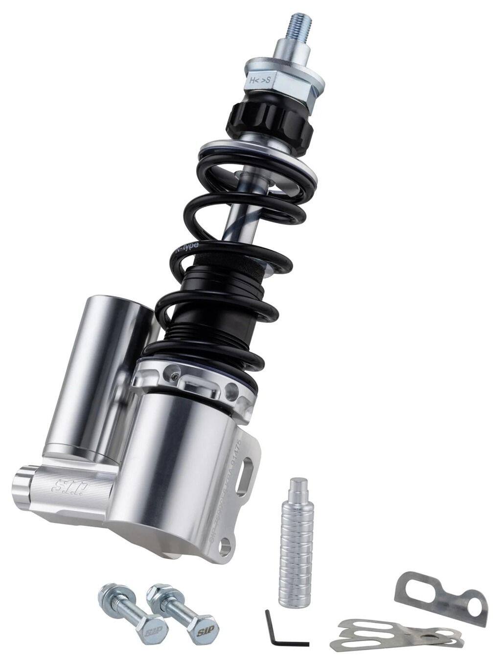 ■商品概要l 185 mmCNCアルミ削り出し本体：シルバースプリング：ブラック圧縮ストローク：9段階設定スプリングプリロード：調整可能リバウンド調整：18段階設定認証：ABE、KBA 91475 との認証サスペンション SPORT - 快適■詳細説明Vespa PK モデル用のスポーティなフロント ショックアブソーバー。Vespa Largeframe および Oldie モデルのフォーク変換の完璧なベース。SIP PERFORMANCE ショックアブソーバー シリーズは、数千年前にVespaショックアブソーバー市場を新たな世紀へと押し上げ、以前の範囲とのギャップを埋めた。手頃な価格で最先端の調整可能なCNCアルミ削り出しショックアブソーバー。スプリング プリロードの連続調整18 ウェイ調整可能なリバウンドダンピング30年以上のスクーター経験から得たすべての経験が開発に流れ込みました。量産前に、SIPパフォーマンスショックアブソーバーは、シュヴァインフルトにあるクラッチとサスペンションの専門会社ザックス(2001年以降、ZFフリードリッヒスハーフェンAG)でもテストされました。ビチューボと同様のガス圧ショックアブソーバーは、比較対象として機能しました。テスト結果は、SIPの予備作業とベスパの理想的な概念を確認しました。ザックスのエンジニアによると、SIPパフォーマンスがテストの勝者でした。したがって、SIPのアイデアに基づいたハイエンドショックアブソーバーに凝縮されたこの経験を皆さんにご紹介できることを特に誇りに思います。無限に可変のスプリングプリロードや調整可能なリバウンドダンピングなどの機能は、洗練された特性の一部にすぎません。14mmのストロークロッド、硬化した素材、上部ゴムベアリング用の追加のガイドプレートなどの技術的改良により、安定性が著しく向上しました高品質の素材は、正確かつ詳細なCNC製造と表面保護を含む完璧な仕上げはもちろんのことです。リアショックアブソーバーの納入範囲には、リアロアマウント用のSIPネジキットも含まれています。これには、すべての一般的な取り付け直径(M9/M10)用のナットを含むネジが含まれています！また、さまざまなメーカーのステアリングコラムとショックアブソーバーマウントの公差を補正するためのシムも供給しています。2.0シリーズは、長距離や悪路でも快適な走行特性を実現するために、ツーリングライダーのさらなる快適性を追求して設計されました。ピストンロッドは14mmとさらに強化され、ロアマウントはより堅牢になり、設計と内部構造が変更されました。コンフォートからスポーティなタイトまで調整範囲が可能です。スプリングプリロード：ナットによる調整で、無負荷時のスプリングの長さを制限します。リバウンド調整：リバウンド調整は、全体像をプラスに仕上げ、ショックアブソーバーのスプリングのたわみ挙動に影響を与えます。つまりたとえば、道路の段差を乗り越えるときや、明らかにブレーキング中の反応動作を調整します。ここにはリバウンドダンピングの 18 個の調整オプション(「クリック」)があります。リバウンドアジャスターを時計回りに回すとダンピングが増加し、反時計回りに回すとダンピングが減少します(視点方向) ＝上面図)。圧縮ダンピング調整：圧縮ダンピングは、ショックが圧縮する速さを調整します。これは、サスペンションの反応の敏感さを調整するために重要です。バンプには反応するはずですが、ジャンプし始めることはありません。ここでは 9 つの調整オプションが利用可能です。膨張タンク：膨張タンクは、オイルに十分な容量と、圧縮制御に対応するために必要なスペースを提供します。より多くのオイルが、たとえ重い状況下であっても、より長い時間一定の温度を維持します。膨張タンクとショックアブソーバーの間の流路を調整することができ、圧縮段階を形成します。最終的に重要なのは、ショックアブソーバーの適切な設定を見つけることです。サスペンションを完璧にセットアップするには、いくつかの点を考慮する必要があります。これがどのように機能するかをここでまとめました。フォーク変換に最適なソリューション長さ 185 mm のショックアブソーバーは、フォーク変換に特に適しています。例v50 または PV への PK フォークの取り付け、または Sprint または VBB への PX フォークの取り付け用。Vespa PK モデル用の SIP PERFORMANCE ショックアブソーバーは4色からお選びいただけます。バリエーション：ブラックとシルバー、それぞれ光沢とマットがあります。スプリングは常に黒です。注：Grimeca ディスクブレーキの場合、ショックアブソーバーマウントは少し再加工する必要がある場合があります。工場のプラスチックコーティングには、コーティングの厚さに非常に大きな製造上のばらつきがある場合があります。簡単かつ迅速に自分で行うことができます。ABE の最新バージョンは、ダウンロードで見つ...■注意点※取扱説明書が付属する場合は外国語となります。※輸入商材の為、納期が遅れる場合がございます。あらかじめご了承ください。※画像には他の商品が含まれている場合があります。※メーカー都合により商品の仕様変更がある場合がございます。ご了承ください。■適合車種125 N&ensp;125 N 年式: 59&ensp;&ensp;備考: MOTOVESPA 125cc type VT engine 2T AC125 S&ensp;125 S 年式: 59&ensp;&ensp;備考: MOTOVESPA 125cc type VTT engine 2T AC&ensp;125 S 年式: 59-65&ensp;&ensp;備考: 125cc type VNS1-6 engine 2T AC150 GS&ensp;150 GS 年式: 67&ensp;&ensp;備考: MOTOVESPA 150cc type 04C engine 2T AC150 Sprint&ensp;150 Sprint 年式: 66&ensp;&ensp;備考: MOTOVESPA 150cc type 04C engine 2T AC&ensp;150 Sprint 年式: 65-74&ensp;&ensp;備考: 150cc type VLB1T engine 2T AC150 S&ensp;150 S 年式: 62&ensp;&ensp;備考: MOTOVESPA 150cc type VTT engine 2T AC&ensp;150 S 年式: 64&ensp;&ensp;備考: MOTOVESPA 150cc type V13502C engine 2TAC160／GT&ensp;160／GT 年式: 68&ensp;&ensp;備考: MOTOVESPA 160cc type 09C engine 2T AC100&ensp;100 年式: 78-90&ensp;&ensp;備考: 100cc type V9B1T engine 2T AC100Sport&ensp;100Sport 年式: 78-90&ensp;&ensp;備考: 100cc type V9B1T engine 2T AC125 (T1／125) (D)&ensp;125 (T1／125) (D) 年式: 57-59&ensp;&ensp;備考: 125cc type VNA1-2 engine 2T AC125 (T2／125) (D)&ensp;125 (T2／125) (D) 年式: 59-65&ensp;&ensp;備考: 125cc type VNB1-6 engine 2T AC125 GTR&ensp;125 GTR 年式: 68-78&ensp;&ensp;備考: 125cc type VNL2T engine 2T ACSprint 125&ensp;Sprint 125 年式: 61-73&ensp;&ensp;備考: 125cc type VNL1-2 engine 2T AC125GT&ensp;125GT 年式: 61-73&ensp;&ensp;備考: 125cc type VNL1-2 engine 2T AC125 Primavera ET3&ensp;125 Primavera ET3 年式: 76-90&ensp;&ensp;備考: 125cc type VMB1T engine 2T AC125 Primavera&ensp;125 Primavera 年式: 67-83&ensp;&ensp;備考: 125cc type VMA2T engine 2T AC125 Super&ensp;125 Super 年式: 65-69&ensp;&ensp;備考: 125cc type VNC1T engine 2T AC125 TS&ensp;125 TS 年式: 75-78&ensp;&ensp;備考: 125cc type VNL3T engine 2T AC125&ensp;125 年式: 65-67&ensp;&ensp;備考: 125cc type VMA1T engine 2T AC...