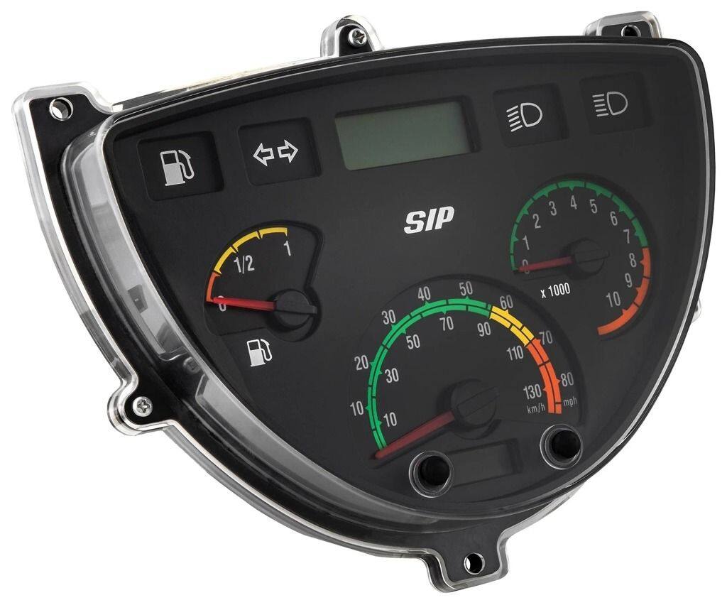 ■商品概要- 130/80 (km/h/mph)／10.000 (Umin/rpm)フェイス：ブラックホワイトの数字アナログ ディスプレイ 3 台、LCD 2 台デジタル/アナログ、21 機能グレード1＊ - 高品質補修用■詳細説明SIP T5 回転計は、オリジナルのアナログ計器の外観を持つ Vespa T5 モデル用の SIPPERFORMANCEのマルチ計器です。2010 年の導入以来、速度計付き SIP 回転計は市場を根本的に変えました。以前は多数の追加デバイスを挿入することでのみ実現可能であった機能が、現在では単一の計器に、そして目立たない方法でまとめられています。アナログ回転 / 速度 /燃料計オリジナルの光学系国内バージョンと国際バージョンが利用可能オリジナルの外観を持つT5スピードメーターのデザインは、アナログ回転カウンターを備えた非常に人気のあるT5計器を彷彿とさせます。毎分回転数と速度に加えて、このスピードメーターは温度も表示できます。メニューでAFとEGT接続を切り替えることができます。2つの小さな押しボタンを使用すると、異なるデジタル表示をエレガントに切り替えることができます。これらは、スピードメーターのガラスにさりげなく組み込まれています。ちょっとした楽しみ：エンジンが始動するたびに、回転カウンターがセルフテストを実行し、グランプリ気分を演出します。速度、回転数、燃料計は常にアナログで表示されます。さらに、スピードメーターには 2 つのデジタルディスプレイがあります。多数の追加機能をそれらに表示できます。オプションで速度や毎分回転数も表示できます。SIPでは 2 つのバージョンを開発しました。 T5 レブカウンター：MPH 市場向けに幅広い表示を提供するため、国内用の km/hとkm/h と mph の国際用のカウンターを提供します。長距離の旅行では、別の機能が便利です。走行時間と平均速度で2つの個別の距離を区別できます。日常の距離とツーリングの距離を区別するのに最適です。ただし、合計距離も設定できるため、古い速度計の走行キロメートルを問題なく引き継ぐことができます。特別な機能は次のとおりです。ギヤ表示。その時点で入っているギヤを読み取ることができます。これを行うために、スピードメーターは回転数と移動速度を比較し、ギヤ比を計算します。プライマリギヤ比とリアギヤ比、および個々のギヤホイールの組み合わせは無数にあるため、この機能を最初に学習する必要があります。注意点火プラグと干渉抑制付きプラグを常に使用してください。取り付け取り付けこの速度計は非常に簡単です。オリジナルと同様に、速度は速度計ケーブルによって決定されますが、交換部品として購入できる速度センサーを使用するオプションもあります。そのため、速度計ケーブルが摩耗したり破損したりしても、ディスプレイは引き続き信頼性が高く機能します。ちなみに、速度は光信号によって記録されます。データを失う危険はありません。内部メモリのおかげで、すべての情報は安全にバックアップされます。スピードメーターはAC12Vで動作します。つまり、バッテリーは必要ありません。DC12Vに接続するとRPM機能は使用できません！SIPパフォーマンス/ベスパトロニック/パーマキットイグニッションを接続できます。結論：SIP T5レブカウンターは、オリジナルの外観を持つスピードメーターとレブカウンターを組み合わせたハイエンドの計器です。レーサー、ツーリングパイロット、または都会のカウボーイ - 誰もがその利点を理解するでしょう。スピードアナログアップ最大 10000 rpm/rpm速度デジタル 最大 14000 rpm/rpmアナログ速度の代替として、モデルに応じてアナログ速度も追加されました速度デジタル 最大 199 km/h または 140 mph最高速度 199 km/h または 140 mphターゲット距離、例： メンテナンス間隔用走行距離計調整可能ギア表示教示可能レベル警告付き燃料計温度 0-250°または32°-482°Fシリンダーヘッドまたは水温用、点火プラグ用の温度センサーは出荷時に含まれています100°-1200°CのSIP排気ガス温度センサーを備えたEGT温度計が可能A 10.0-24.0のSIPラムダセンサーを備えたAF表示が可能最高温度合計距離は最大99999 km/マイル合計距離は調整可能(古いスピードメーターの測定値は転送可能)単一距離AおよびB 最大9999.9 km/マイル走行時間AおよびB 最大99.59時間平均速度AおよびB 最大199 km/hまたは140マイル低電圧警告DCスピードメーター照明の明るさは5段階で調整可能タンク、インジケーター、ハイビーム、ロービームインジケータースピードセンサーラムダセンサー排気ガス温度センサーインドネシアの PT Dan Engine は Excel 150/200 と呼ばれる Vespa T5モデルも製造しました。ただし、これらのモデルには PX150/PX200 エンジンが搭載されています。...■注意点※取扱説明書が付属する場合は外国語となります。※輸入商材の為、納期が遅れる場合がございます。あらかじめご了承ください。※画像には他の商品が含まれている場合があります。※メーカー都合により商品の仕様変更がある場合がございます。ご了承ください。■適合車種T5／Elestart&ensp;T5／Elestart 年式: 85-90&ensp;&ensp;備考: 125cc type VNX5T engine 2T AC