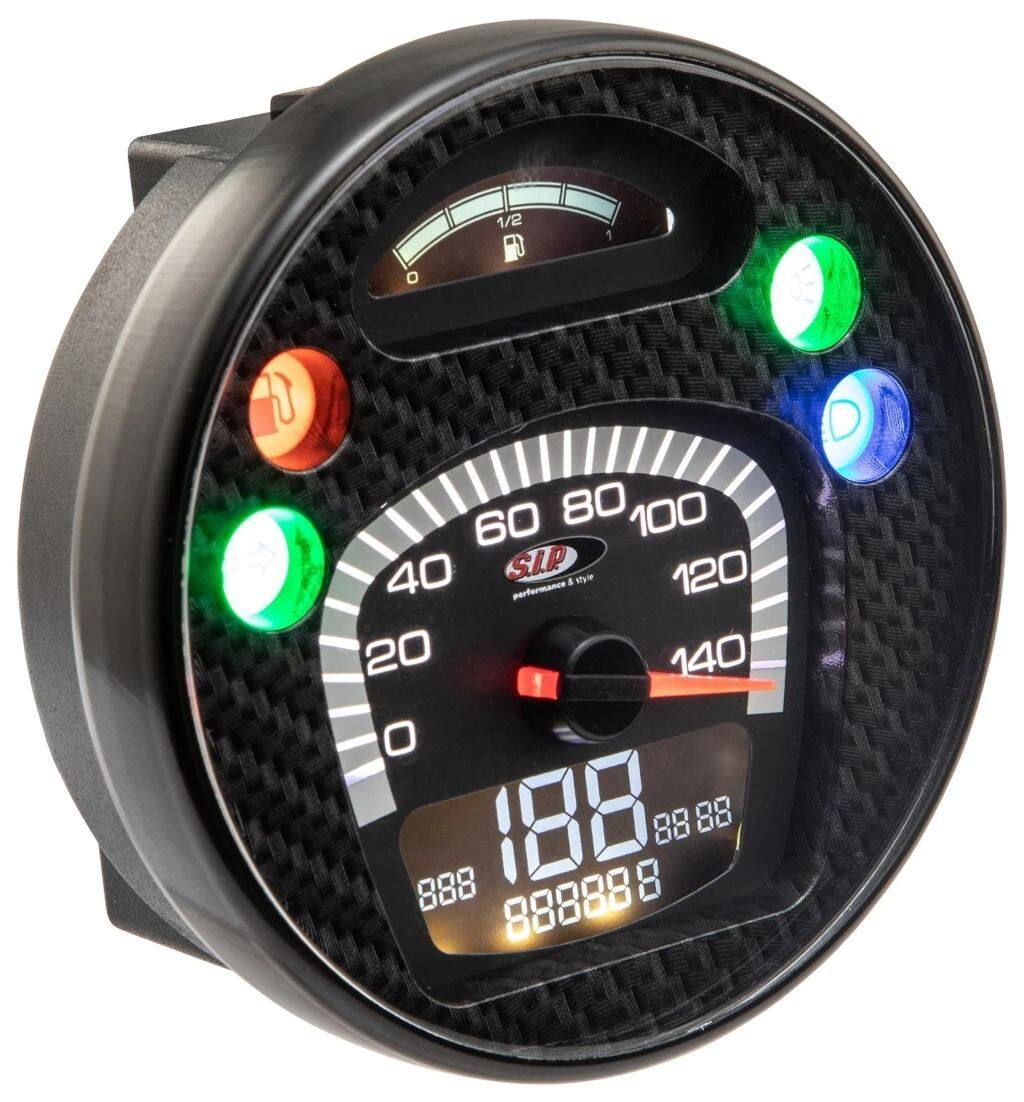 ■商品概要- 140 (km/h/mph)／14.000 (Umin/rpm)フェイス：カーボン調/ブラックホワイトの数字リング：ブラックマットデジタル/アナログ、24 機能グレード1＊ - 一流の修理、非常に魅力的なアクセサリーとして■詳細説明SIP Performance のスピードメーター/レブカウンター2.0は、クラシックなベスパおよびランブレッタモデル用の最新の計器クラスターです。SIP レブカウンターは、2010 年の発売以来、スピードメーター市場に革命をもたらしました。以前は多くの追加計器でのみ可能であった機能が、最大限の控えめな表現で 1 つのデバイスに統合されました。数年が経過し、数え切れないほどのお客様からのリクエストを経て、現在、KOSOと協力して、見る価値のあるアップデートを開発しました。スピードメーター/レブカウンターSIP 2.0。クラシックな外観に最新のテクノロジーを搭載汎用的に適用可能拡張機能とディスプレイさまざまなデザインが利用可能新しいデザインもオリジナルのスピードメーターに強く基づいています。エンジンが作動していない限り、追加機能はほとんど見えません。フェイスプレートは、フォントとkm/h表示の位置、および取り付け寸法に関してオリジナルとほぼ一致しています。取り付けは非常に簡単です。速度は、オリジナルのスピードメーター ケーブルまたは電子スピード センサーのいずれかを介して測定できます。これらのセンサーは交換部品として入手でき、メンテナンスが必要なスピードメーターケーブルを機械的負荷とともに置き換えることができます。スピードメーターには 12 ボルトのオンボード電圧が必要ですが、バッテリーは必要ありません。密閉されたブラック ボックスは、直流と交流の両方で動作します。すべてのデータは内部回路によって確実にバックアップされます。どの 12 V イグニッションがインストールされているかは関係ありません - Speedometer/Rev Counter2.0は、SIP-Vape、Vespatronic、Parmakit、Poliniなどのすべての一般的なイグニッションと互換性があります。VAPE による SIP PERFORMANCE Ignitionと組み合わせて、DCバージョンの回転カウンターをピックアップするために KOSO 信号フィルターを使用するか、 SIP RevCounterは、SIP/VAPE CDI の白いワイヤーに接続する必要があります。タコメーターの点火パルスは、DC の場合は「1」、AC の場合は「6」に設定する必要があります。表示の設定と変更は、目立たないように設置できる小さなプレス ボタンを使用してエレガントに行われます。統合されたプッシュ ボタンを備えた改良型ライト スイッチが多くの車両モデルで利用可能です。これにより、同梱のプレス ボタンと外観が不要になります。スクーターの外観は変わりません。ちょっとしたギミック：スタート時に回転カウンターがセルフテストを実行し、グランプリ気分を味わわせます ;-)2.0 モデルでは、アナログ速度または回転カウンター表示のどちらかを選択できるようになりました。したがって、スピードメーターの針は回転数または速度のいずれかを示します。長距離のツアーの場合、1 日の距離とツアーの距離を区別するために、乗車時間と平均速度を含む2つの個別の距離が表示されるようになりました。総距離も設定可能 - 古いスピードメーターで既に走行したキロメートルも引き継ぐことができます。リザーブインジケーター付きのSIP Fast Flowと合わせて、古いモデルでも燃料計の恩恵を受けることができます。燃料が少なくなると、FUELが点滅します。過電圧保護の強化も追加されました。車両モデルに応じて、異なるダイヤルカラーが用意されています。たとえば、VBBバージョンも利用可能です。ベージュ/ホワイト。日光により漂白されたオリジナルのスピードメーターに非常に近いです。カーボンの外観はスポーティな外観に最適です - モダンで印象的で、パフォーマンスセットアップに最適です。注：抑制されたスパークプラグと抑制されたプラグコネクタを使用することが不可欠です。熱の蓄積が故障につながる可能性があるため、ブラックボックスは狭いハンドルバーには取り付けないでください。アナログ速度表示(モデルによって異なります) 14.000 rpm最大14.000 rpmまでのデジタル速度表示 - 最大値記憶を含むアナログ速度の代替として、最大 140 km/h (または mph) のアナログ速度表示も利用可能になりました最大速度を含む、最大 199 km/h または 140 mph のデジタル速度シリンダーヘッドまたは冷却水用の最大 250。°C または 32-482。°F の温度ゲージスパークプラグ用の温度センサーが付属品に含まれています最高温度の保存時間表示 (V50 Φ。48。mm を除く)総距離 最大 99.999 km/マイル - 調整可能、たとえば古いスピードメーターの測定値を引き継ぐ2 つの個別の距離 (旅行 A と B) 最大 9.999.9 km/マイル...■注意点※取扱説明書が付属する場合は外国語となります。※輸入商材の為、納期が遅れる場合がございます。あらかじめご了承ください。※画像には他の商品が含まれている場合があります。※メーカー都合により商品の仕様変更がある場合がございます。ご了承ください。■適合車種GT 60° i.e.&ensp;GT 60° i.e. 年式: 06-07&ensp;&ensp;備考: 250cc type ZAPM45102 / ZAPM459 engine 4TLCGTV i.e.&ensp;GTV i.e. 年式: 06-09&ensp;&ensp;備考: 250cc type ZAPM45102 / ZAPM459L engine 4TLC&ensp;GTV i.e. 年式: 10-13&ensp;&ensp;備考: 300cc type ZAPM45201/ ZAPM459L engine 4TLCGTV&ensp;GTV 年式: 06-08&ensp;&ensp;備考: 125cc type ZAPM31301 engine 4T LCPK 50 S Lusso／Elestart&ensp;PK 50 S Lusso／Elestart 年式: 85-88&ensp;&ensp;備考: 50cc type V5X2T engine 2T ACPK 50 SS／Elestart&ensp;PK 50 SS／Elestart 年式: 83-86&ensp;&ensp;備考: 50cc type V5S1T engine 2T ACPK 50 S／Elestart&ensp;PK 50 S／Elestart 年式: 82-84&ensp;&ensp;備考: 50cc type V5X2T engine 2T ACPK 50 XL N NUOVA&ensp;PK 50 XL N NUOVA 年式: 89-90&ensp;&ensp;備考: 50cc type V5X5T engine 2T ACPK 50 XL N Plurimatic／Automatica&ensp;PK 50 XL N Plurimatic／Automatica 年式: 89-90&ensp;&ensp;備考: 50cc type V5P1-2 engine 2T ACPK 50 XL Plurimatic／Elestart&ensp;PK 50 XL Plurimatic／Elestart 年式: 86-90&ensp;&ensp;備考: 50cc type VA52T engine 2T ACPK 50 XL／Elestart&ensp;PK 50 XL／Elestart 年式: 85-90&ensp;&ensp;備考: 50cc type V5X3T engine 2T ACPK 80 S Lusso／Elestart&ensp;PK 80 S Lusso／Elestart 年式: 85-88&ensp;&ensp;備考: 80cc type V8X5T engine 2T ACPK 80 S／Elestart&ensp;PK 80 S／Elestart 年式: 82-86&ensp;&ensp;備考: 80cc type V8X5T engine 2T ACPK125 ETS／Elestart&ensp;PK125 ETS／Elestart 年式: 84-85&ensp;&ensp;備考: 125cc type VMS1T engine 2T ACPK125 XL2&ensp;PK125 XL2 年式: 90-&ensp;&ensp;備考: 125cc type VMX6T engine 2T ACPK125 XL／Elestart&ensp;PK125 XL／Elestart 年式: 86-90&ensp;&ensp;備考: 125cc type VMX6T engine 2T ACPX 80 E Lusso／Elestart&ensp;PX 80 E Lusso／Elestart 年式: 83-93&ensp;&ensp;備考: 80cc type V8X1T engine 2T ACPX100 E&ensp;PX100 E 年式: 83-84&ensp;&ensp;備考: 100cc type VIX1T engine 2T AC...